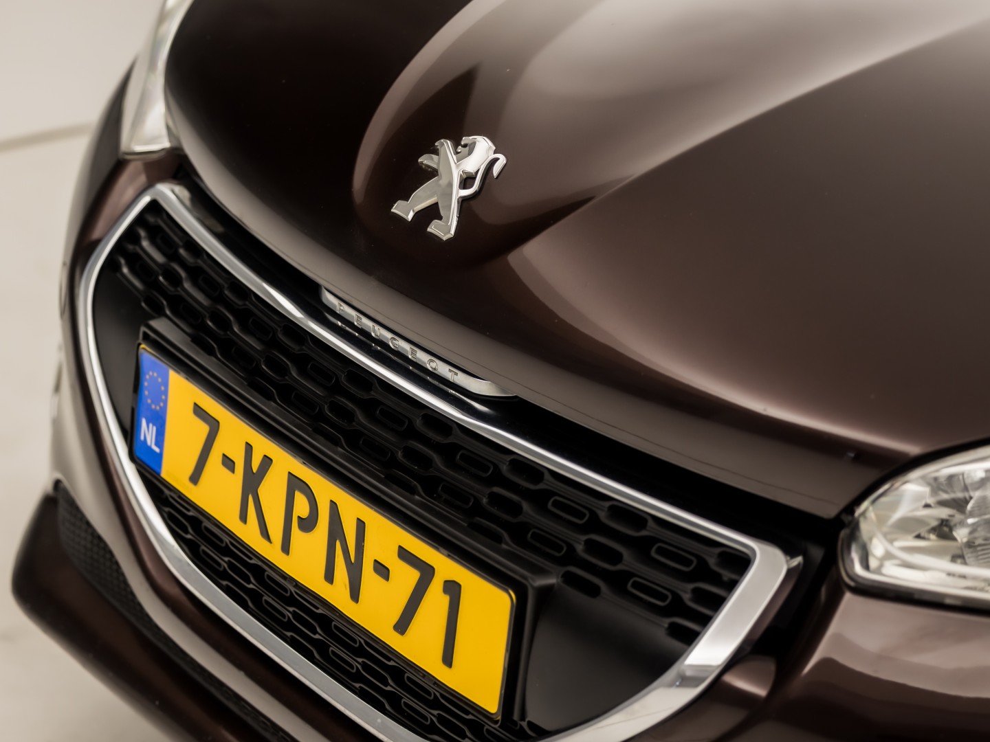 Peugeot 208 1.2 VTi Deluxe Sport (NAVIGATIE, CLIMATE, CRUISE, SPORTSTOELEN, PARKEERSENSOREN, NIEUWSTAAT)