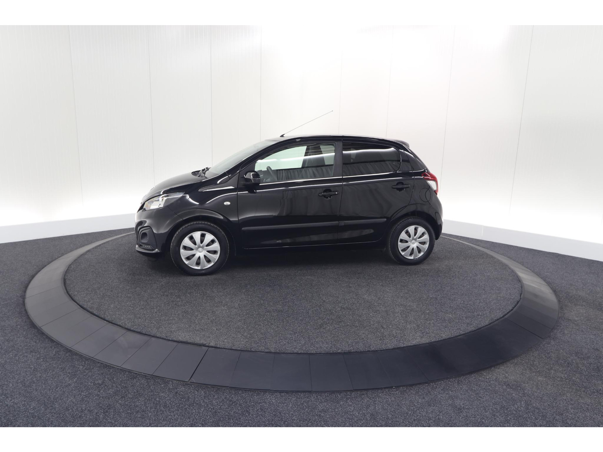 Peugeot 108 1.0 e-VTi Active | Unieke Auto! | Automaat | Airco | Getint Glas | Bluetooth Radio | 5 Deurs