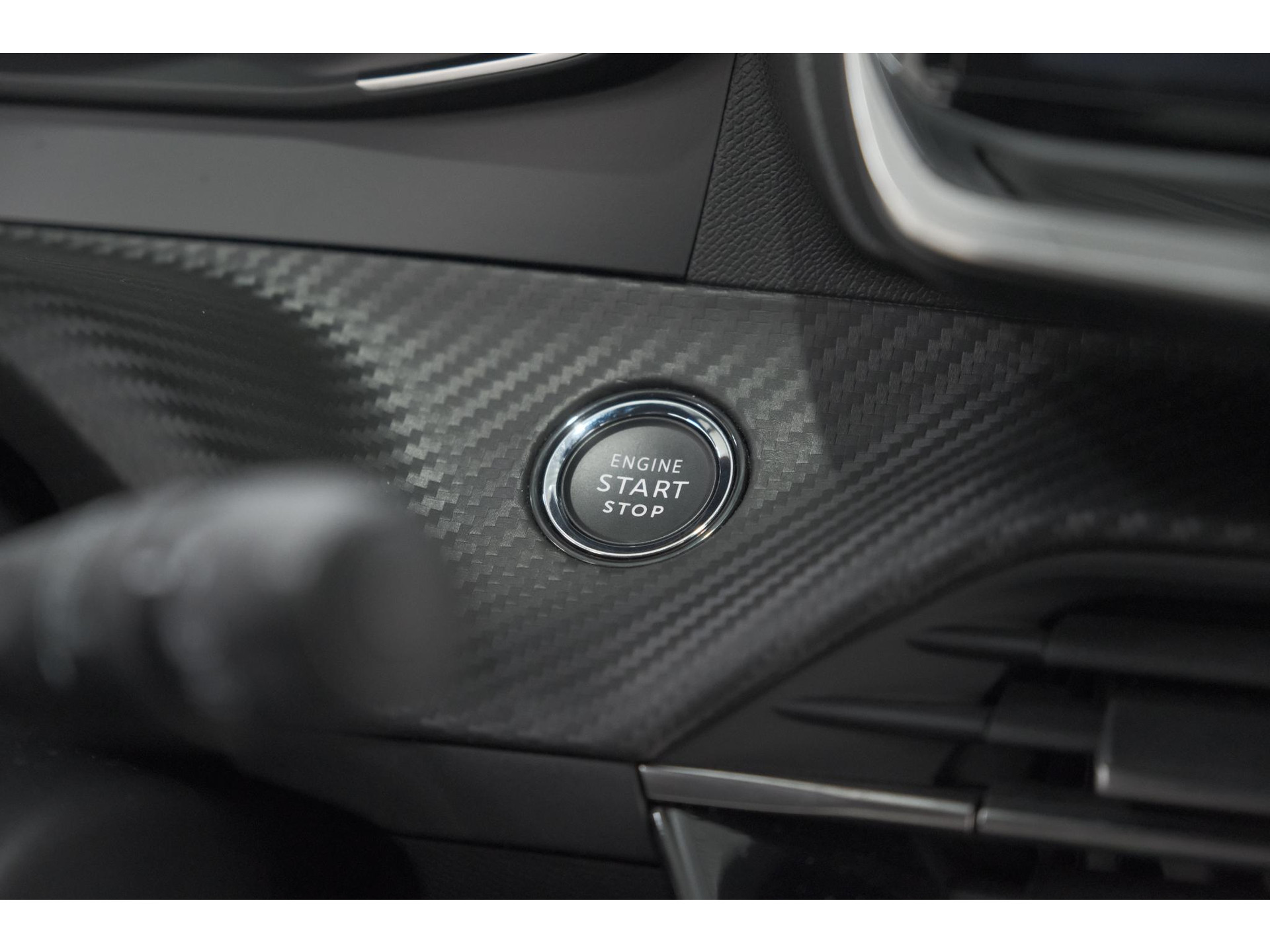 Peugeot 2008 1.2 Hybrid 145 Allure | 360 Camera | Adaptieve Cruise Control | Dodehoekdetectie