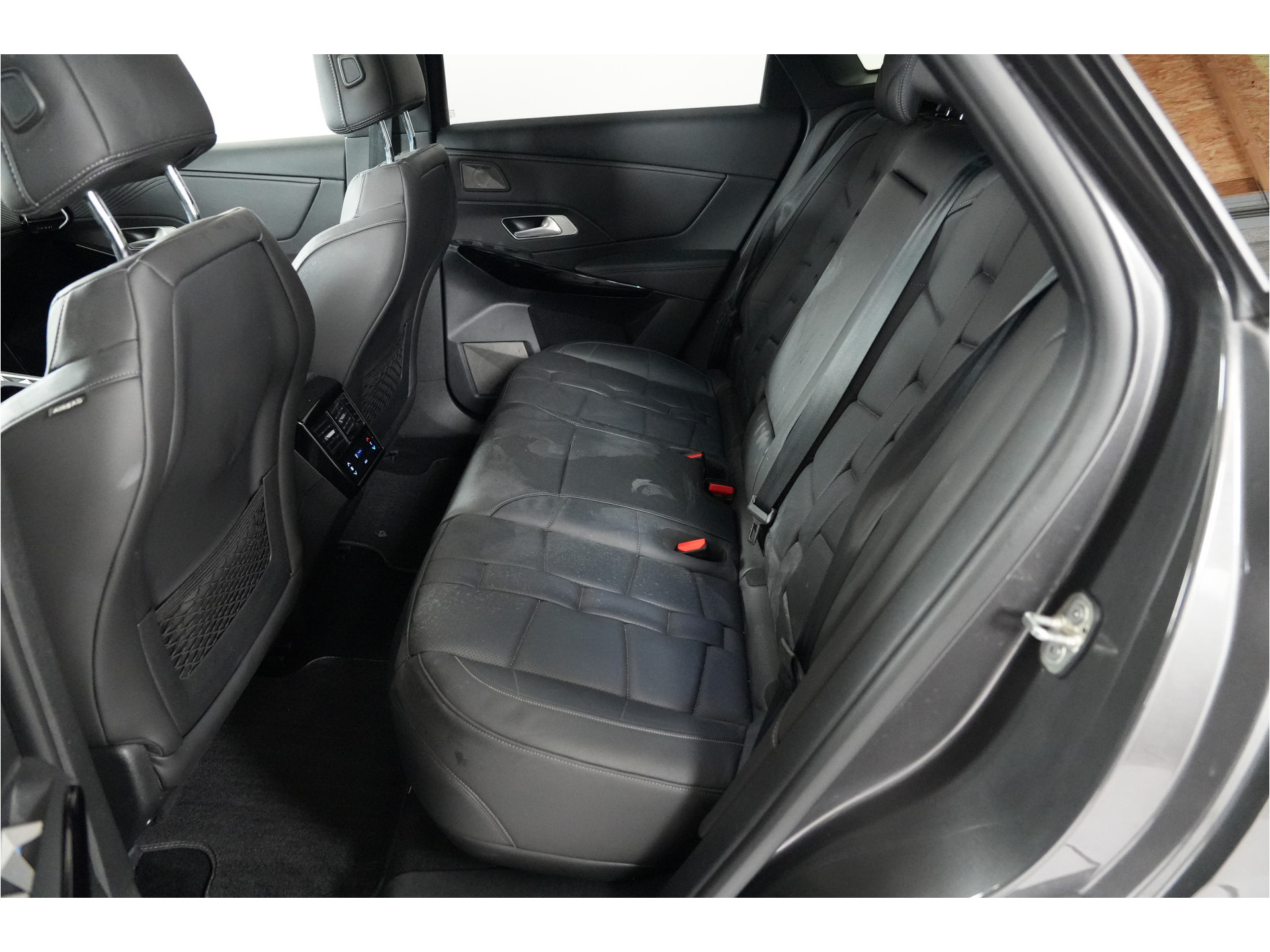 DS 7 E-Tense 4x4 Opéra 360 pk PHEV | SOH 93.5% | Pano | Massage | Nachtzicht | Focal | 360° Cam | Nappa |