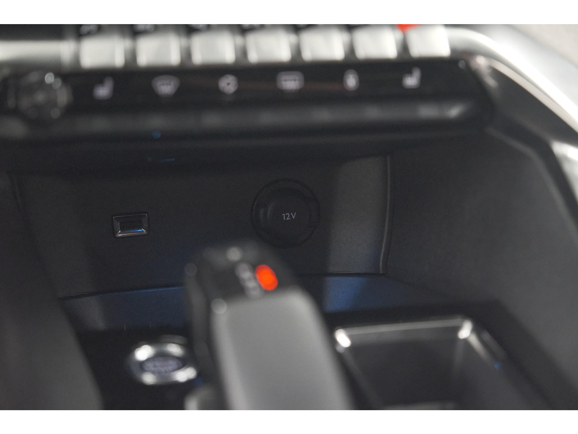 Peugeot 5008 PureTech 130 EAT8 GT Black Pack | Elektrische Kofferklep | Camera | Adaptieve Cruise Control | Dodehoekdetectie