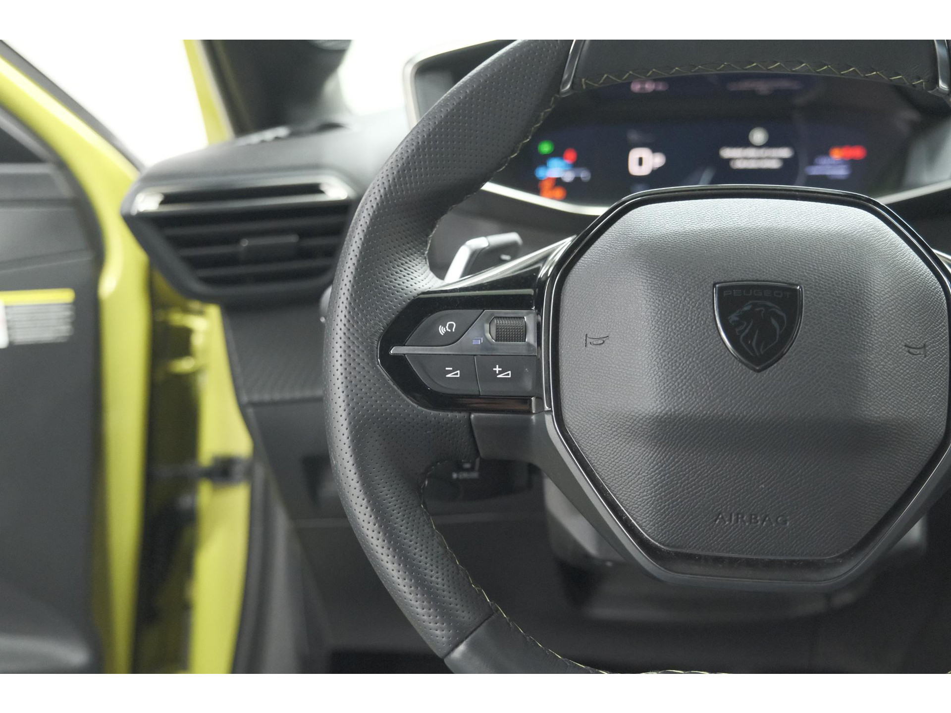 Peugeot 208 Hybrid 136 e-DCS6 GT | Camera | Apple Carplay | Parkeersensoren