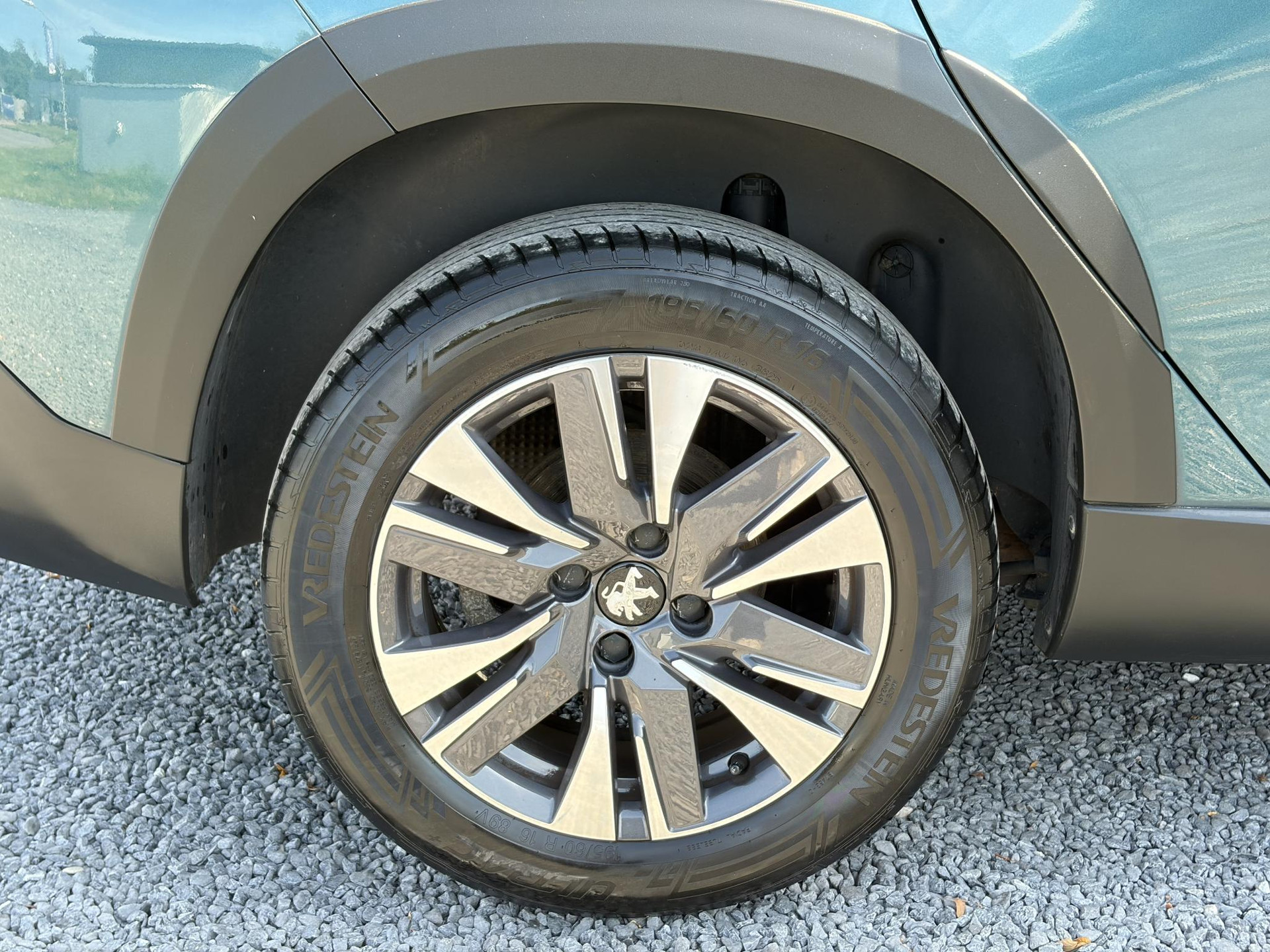 Peugeot 2008 1.2 PureTech Allure ✓1e Eigenaar✓D-riem vv in 2025✓110pk✓Navi✓Pano✓Carplay✓Pdc V+A✓Lm velgen✓N.A.P✓Halfleder✓Clima✓Apk tot 10-2027