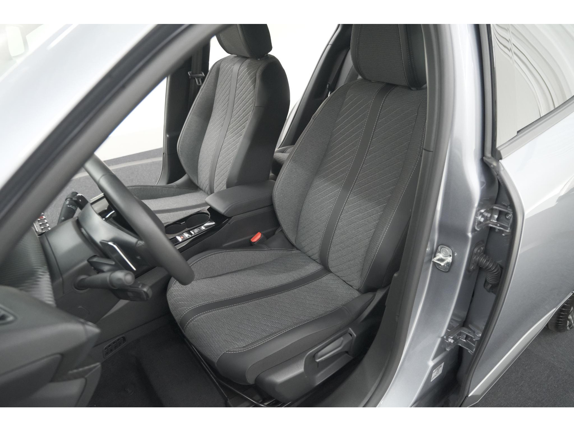 Peugeot 2008 1.2 Hybrid 145 Allure | 360 Camera | Adaptieve Cruise Control | Dodehoekdetectie | Apple Carplay