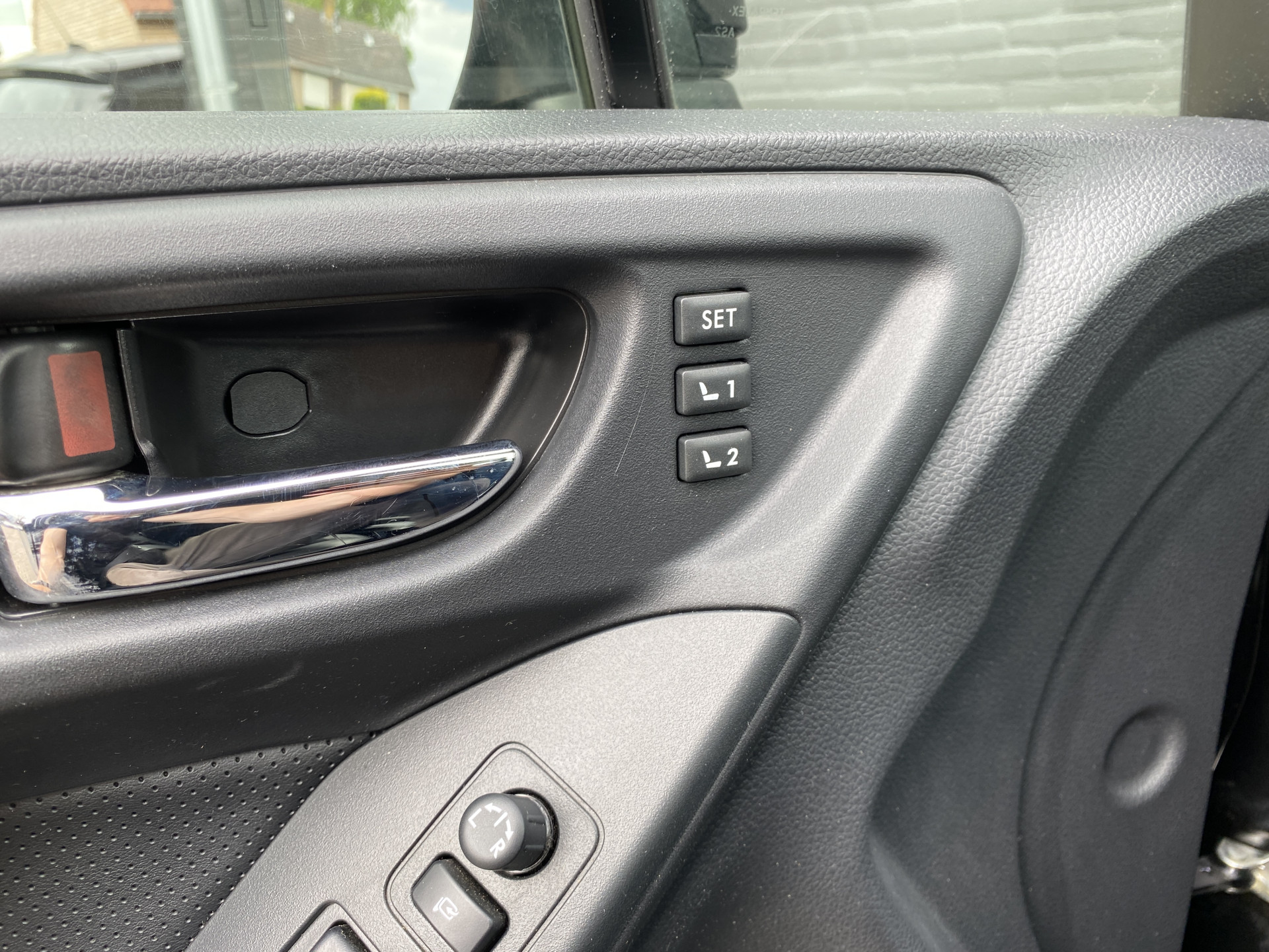 Subaru Forester 2.0 AWD Premium 150 pk AUT. | 1e eigenaar | dealer onderhouden | navigatie | leder interieur | panoramadak | keyless