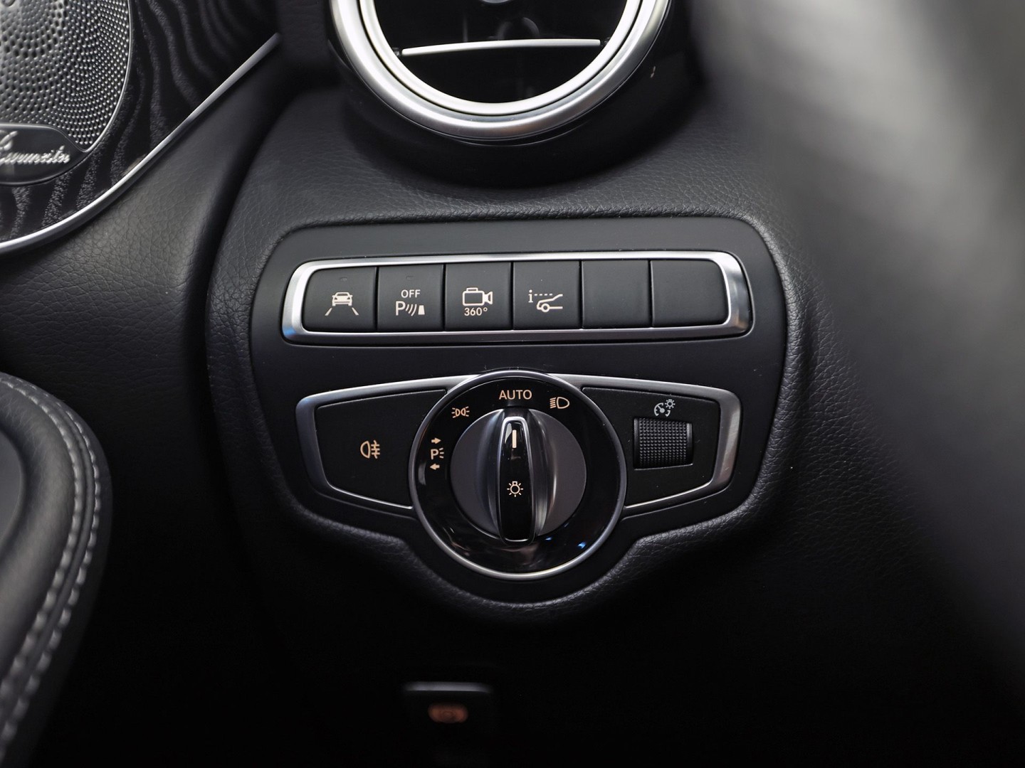 Mercedes-Benz GLC 250 4MATIC Edition 1 AMG Sport 211Pk Automaat (SCHUIFDAK, LUCHTVERING, GROOT NAVI, HEAD-UP DISPLAY, MEMORY SEATS, 360 CAMERA, BURMESTER, STOELVERWARMING ACHTER, TREKHAAK WEGKLAPBAAR, NIEUWSTAAT)