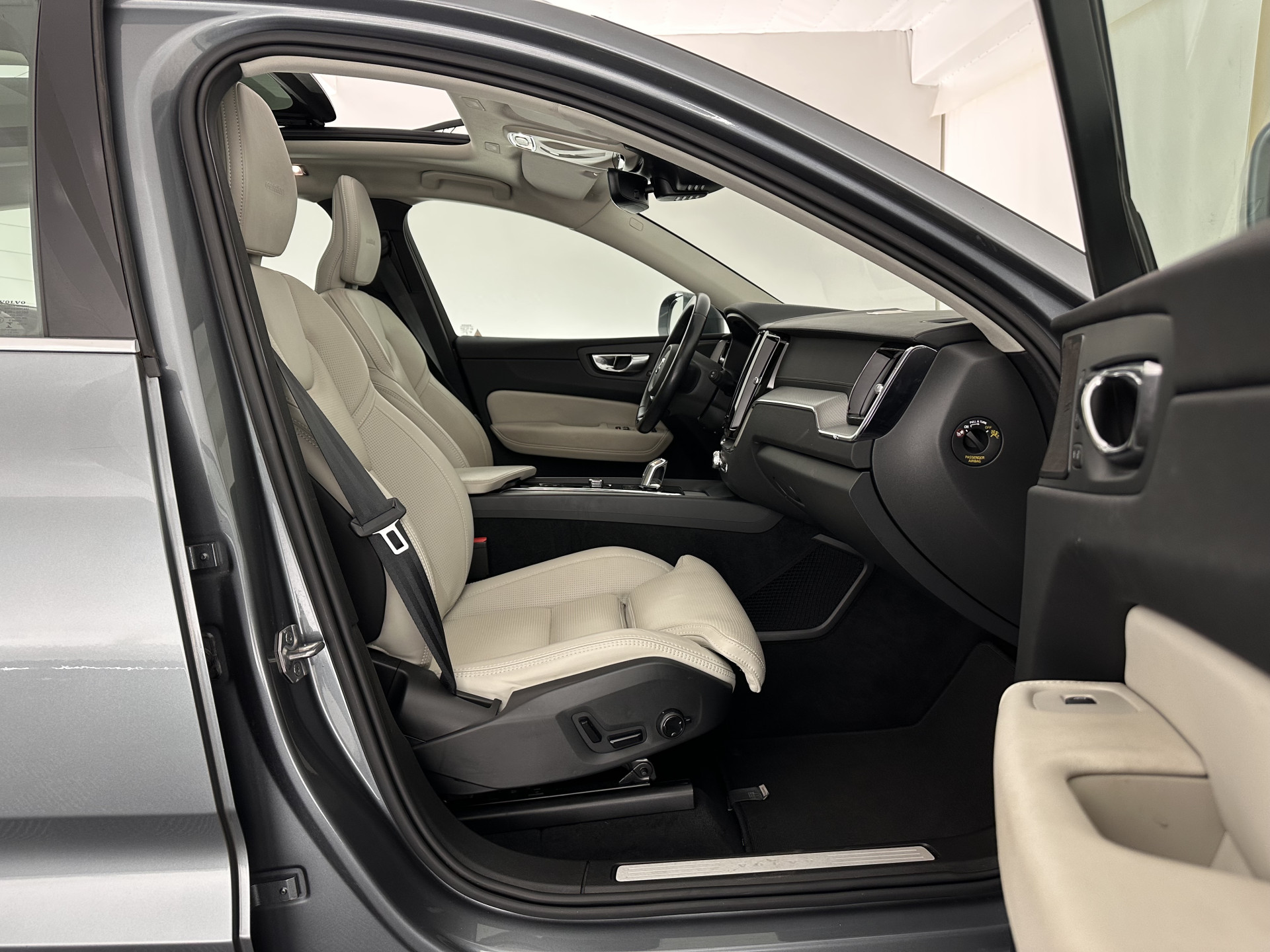 Volvo XC60 2.0 T8 Twin Engine AWD Inscription (Plug-In) (INCL-BTW) Aut. *PANO | LEATHER | FULL-LED | MEMORY-PACK | HARMAN/KARDON | TOPVIEW | DIGI-COCKPIT | KEYLESS | HEATED-SPORTSEATS | NAVI-FULLMAP | ECC | PDC | ADAPTIVE-CRUISE | TOWBAR | HEAD-UP