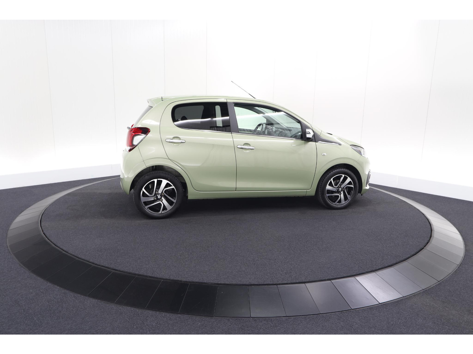 Peugeot 108 1.0 e-VTi Allure | Camera | Climate Control | Apple Carplay | 15 Inch Lichtmetalen Velgen