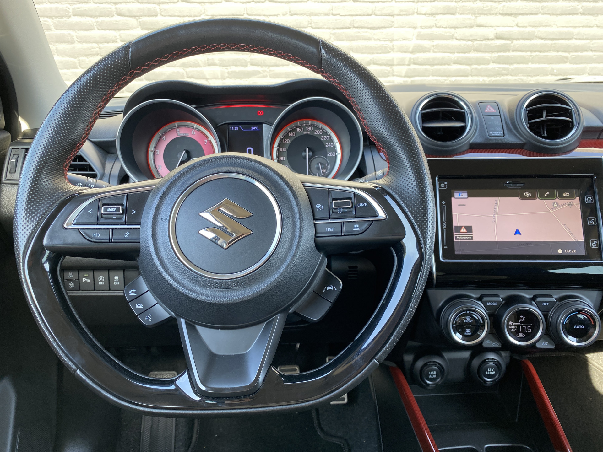 Suzuki Swift 1.4 Sport Smart Hybrid | 1e eigenaar | dealer onderhouden | navigatie | sportstoelen | camera | carplay