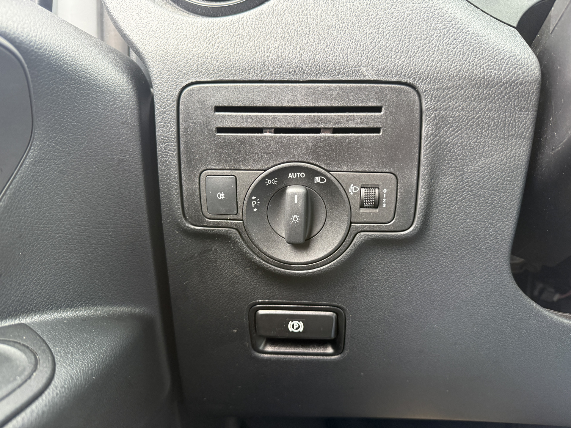 Mercedes-Benz Vito 114 1.9 CDI Automaat L2H1 Achterklep Climate Control Cruise Control Trekhaak Carplay Camera