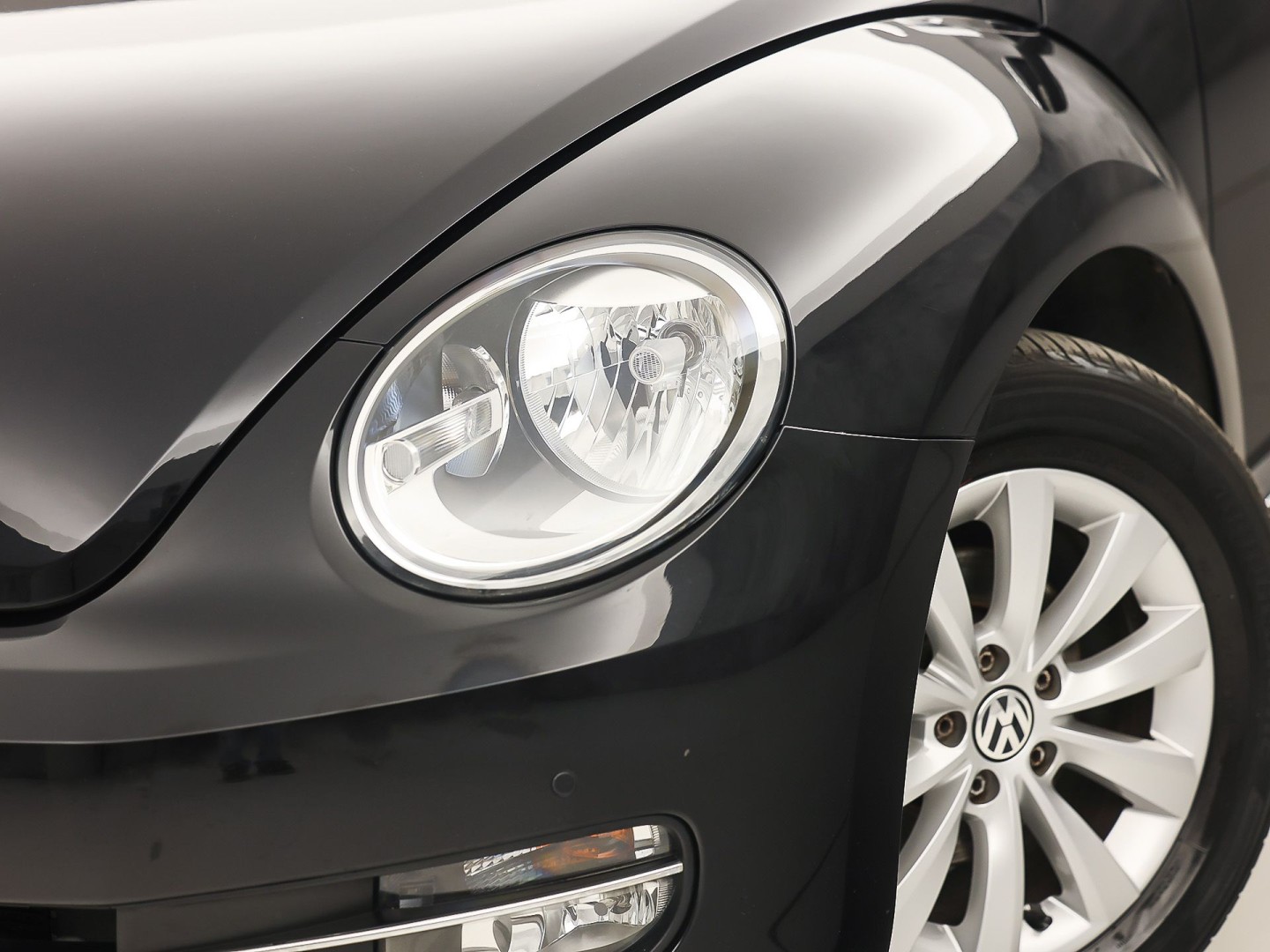 Volkswagen Beetle 1.2 TSI Sport (NAVIGATIE, CLIMATE, STOELVERWARMING, SPORTSTOELEN, LM VELGEN, CRUISE, NIEUWSTAAT)