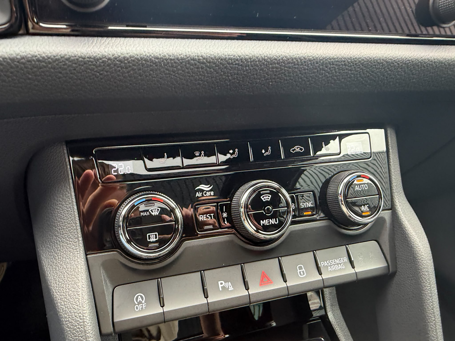 ŠKODA Kodiaq 1.5 TSI Sportline Business | 1E EIGENAAR | 3/6/12 MND GARANTIE | AUTOMAAT | PANO | LED | DAB | MEMORY | CARPLAY | DIGITAAL COCKPIT | TREKHAAK |
