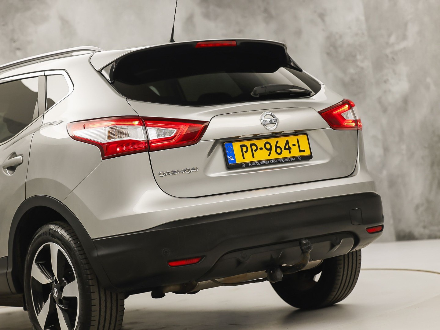 Nissan Qashqai 1.2 N-Connecta Sport (PANORAMADAK, NAVIGATIE, 360 CAMERA, SPORTSTOELEN, GETINT GLAS, TREKHAAK, CRUISE, NIEUWSTAAT)