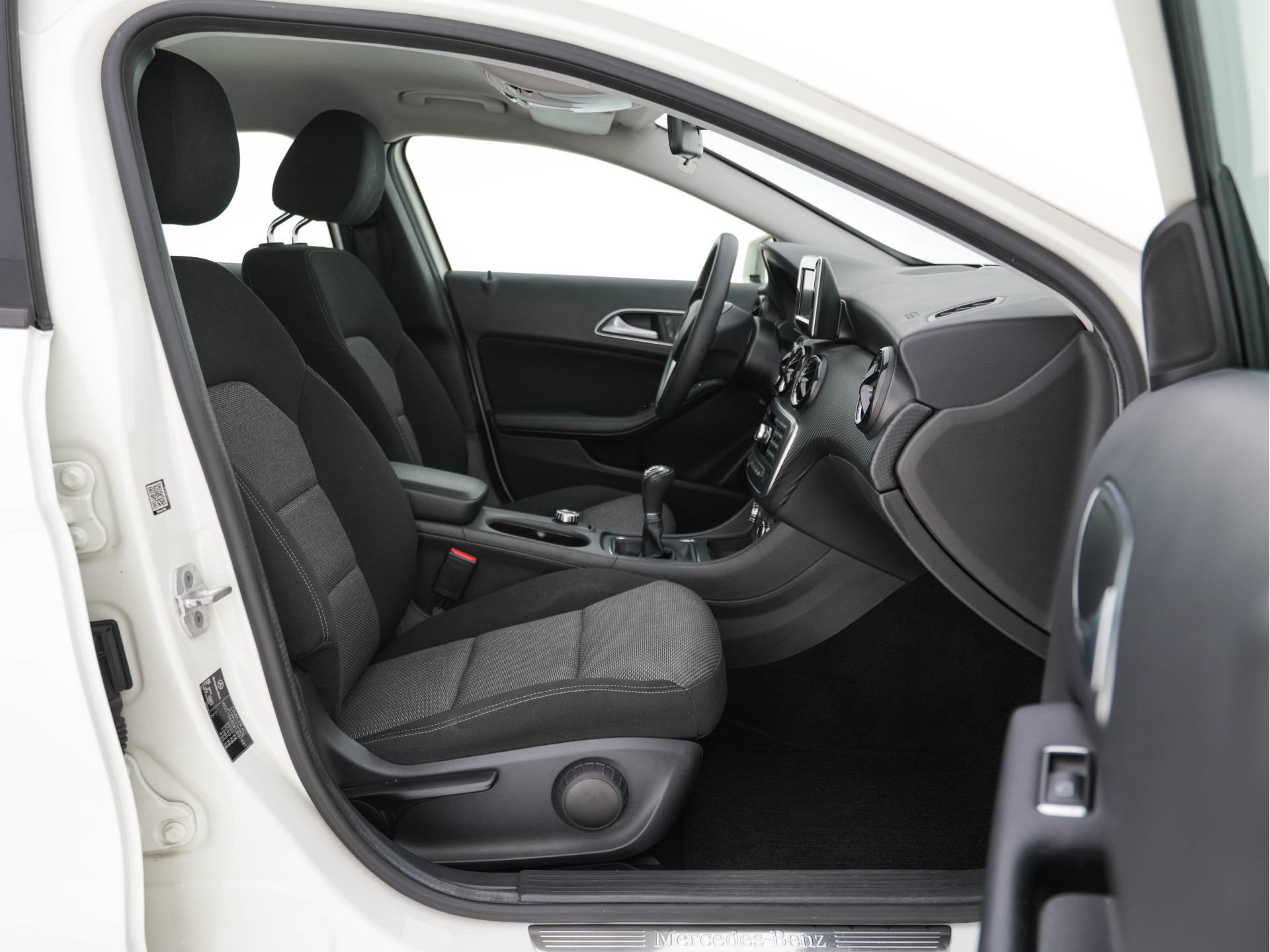 Mercedes-Benz GLA-klasse 200 CDI Ambition NAVI -FULLMAP | AIRCO | PDC | CRUISE | COMFORT-SEATS | 17"ALU*