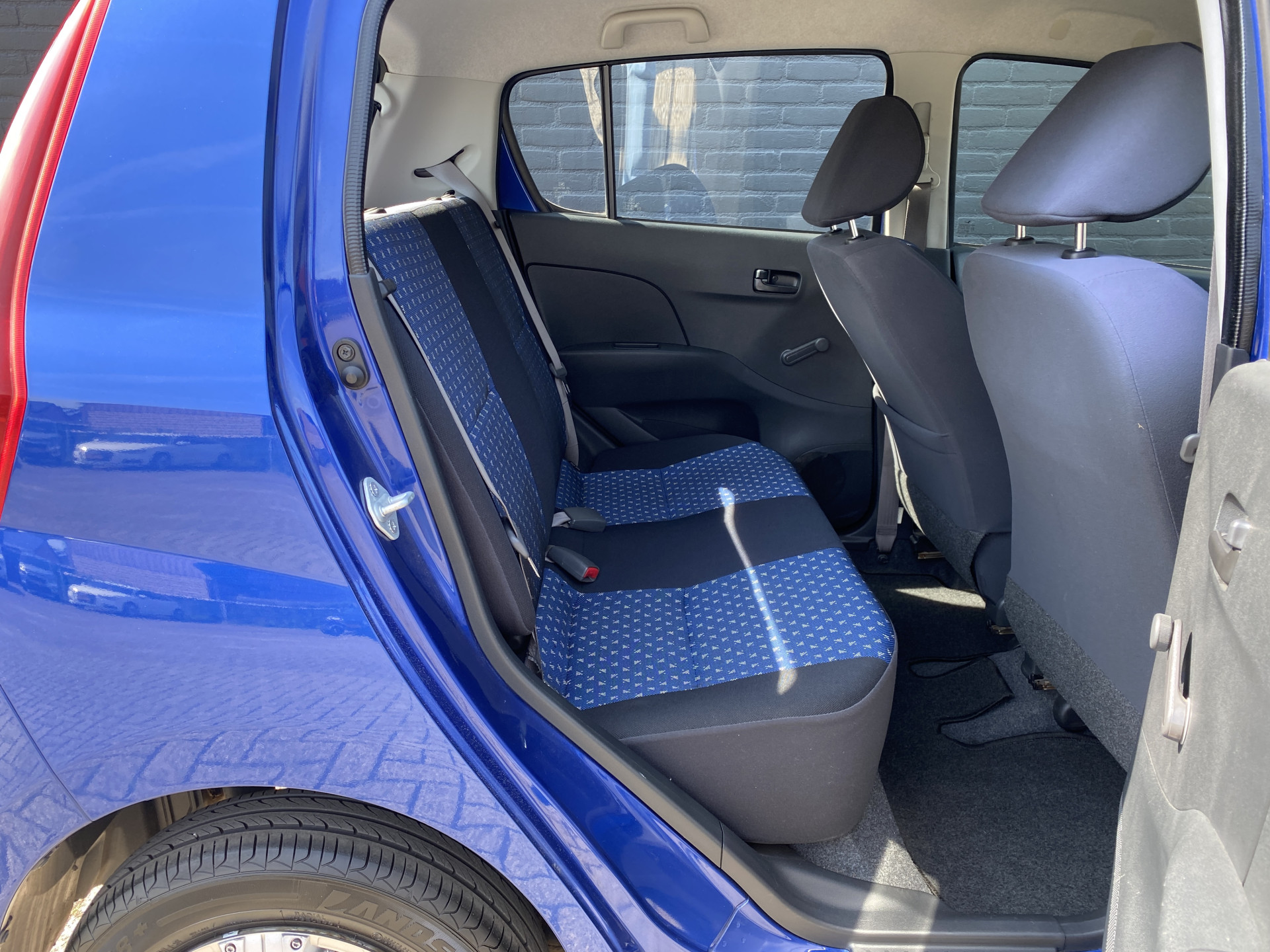 Daihatsu Cuore 1.0 Clever | dealer onderhouden | metallic lak | centrale deurvergrendeling | airbags | NL auto