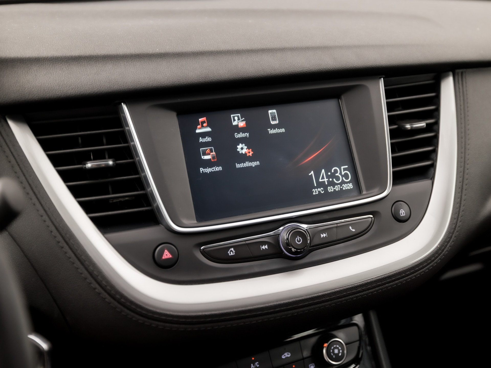 Opel Grandland X 1.2 Turbo Sport (APPLE CARPLAY, NAVIGATIE, GETINT GLAS, CRUISE, SPORTSTOELEN, ARMSTEUN, LM VELGEN, NIEUWE APK, NIEUWSTAAT)