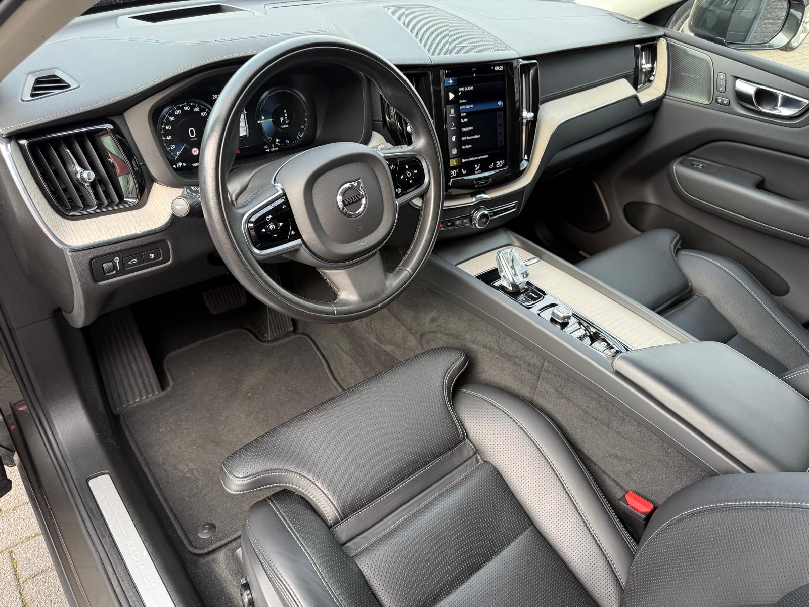 Volvo XC60 2.0 T8 Plug-in hybrid AWD Inscription Exclusive | 1E EIGENAAR | 3/6/12 MND GARANTIE | PANO | LED | ACC | DAB | CARPLAY | TREKHAAK | STOELKOELING |