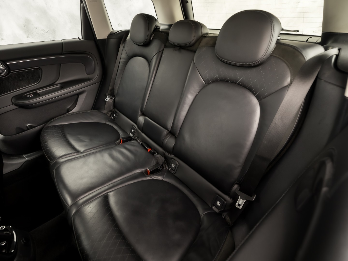 MINI Countryman 1.5 Cooper SE ALL4 Chili 225Pk Automaat (APPLE CARPLAY, GROOT NAVI, LEDER, STOELVERWARMING, SPORTSTOELEN, GETINT GLAS, ADAPTIVE CRUISE, NIEUWSTAAT)
