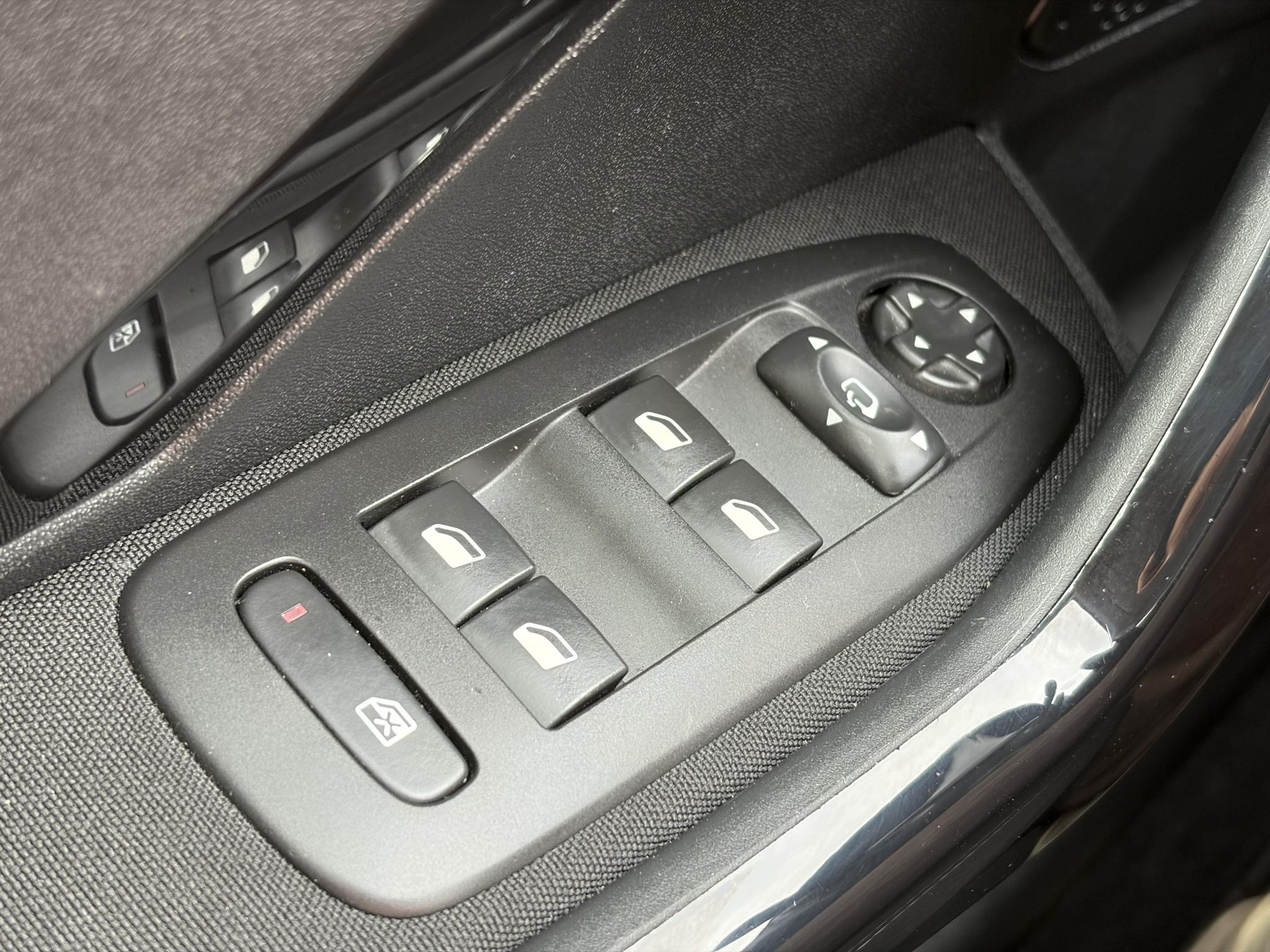 Peugeot 208 1.2 PureTech Blue Lease Executive ✓Dealer Onderhouden✓2e Eigenaar✓Navi✓Carplay✓Clima✓Cruise✓Pdc✓5 Deurs✓16'' Lm velgen✓N.A.P✓Apk tot 09-2027