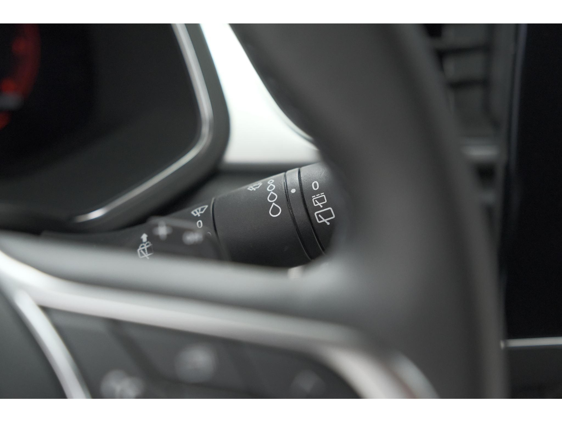 Renault Captur Mild Hybrid 140 EDC Techno | Camera | 9.3 Inch Scherm | Apple Carplay | Parkeersensoren | Allseason Banden | Stoelverwarming