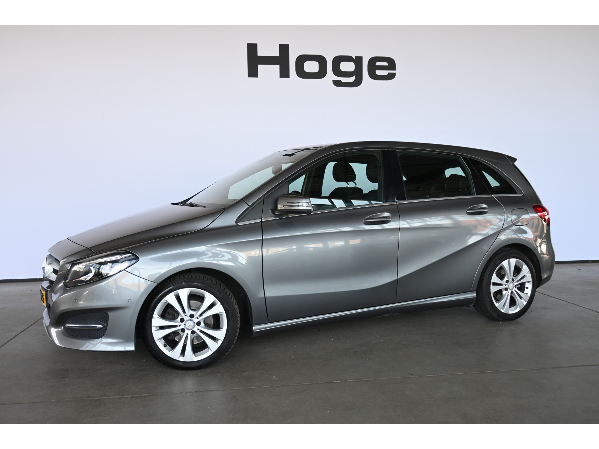 Mercedes-Benz B-klasse 180 Ambition Automaat Cruise Airco Navigatie Trekhaak Panoramdak 1e Eigenaar Inruil Mogelijk!