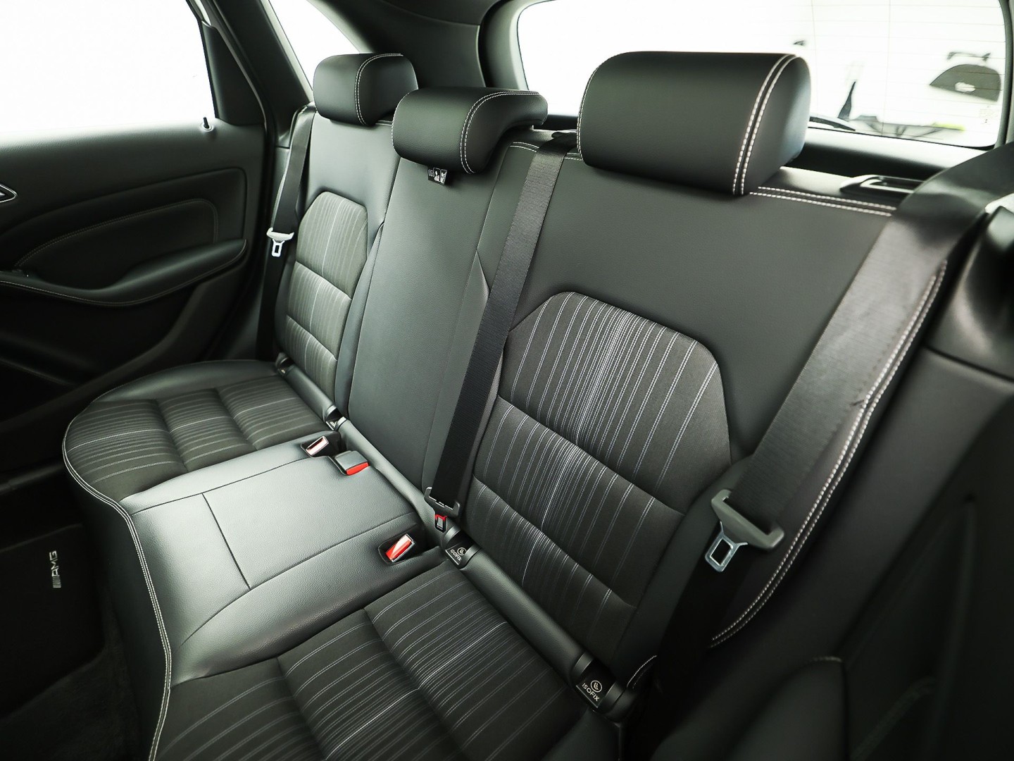 Mercedes-Benz B-Klasse 180 Sport Automaat (PANORAMADAK, GROOT NAVI, CLIMATE, SPORTSTOELEN, LEDER, XENON, CRUISE, NIEUWE APK, NIEUWSTAAT)