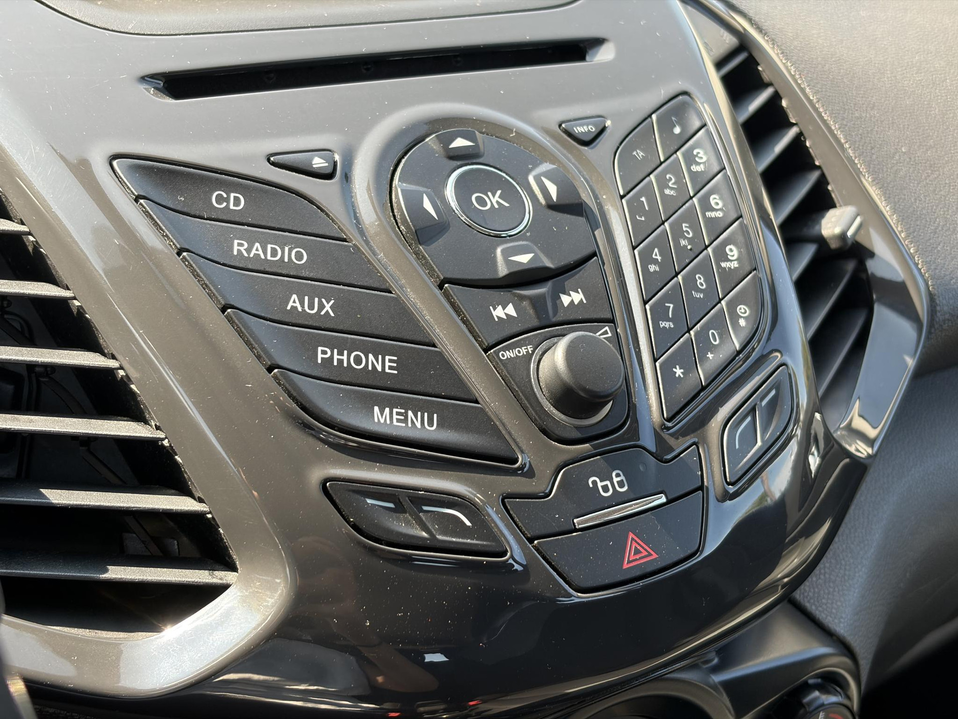 Ford EcoSport 1.0 EcoBoost Titanium Clima,Cruise,Pdc,Lm velgen,125pk,Bluetooth,N.A.P,Apk tot 09-2027