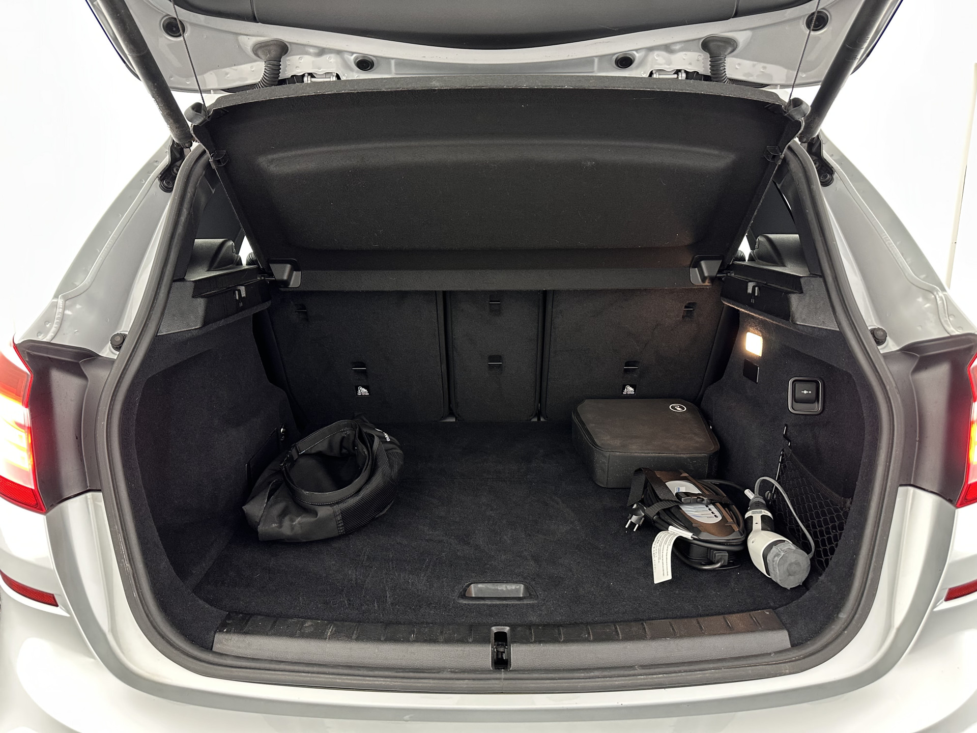 BMW 2-serie Active Tourer 225xe M-Sportpack iPerformance Centennial High Executiv (INCL-BTW) Aut. *PANO | HEAD-UP | LEATHER | FULL-LED | CAMERA | NAVI-FULLMAP | HEATED-SPORTSEATS | KEYLESS | ECC | PDC | CRUISE | 17''ALU*