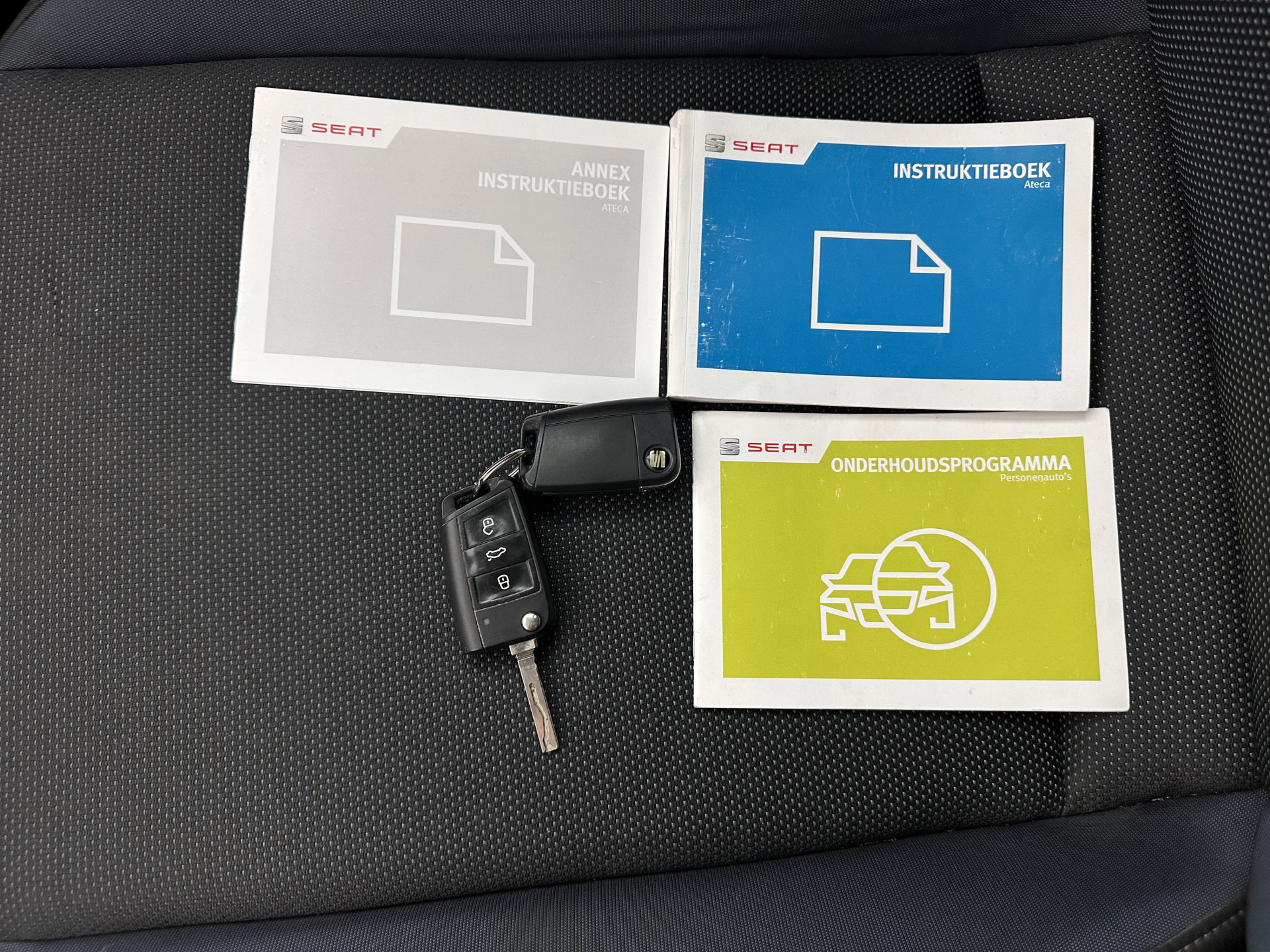 SEAT Ateca 1.0 EcoTSI Style (INCL-BTW) *FULL-LED | NAVI-FULLMAP | CAMERA | DAB+ | COMFORTSEATS |  ECC | PDC | CRUISE | PRIVACY-GLASS | CARPLAY | 17''ALU*