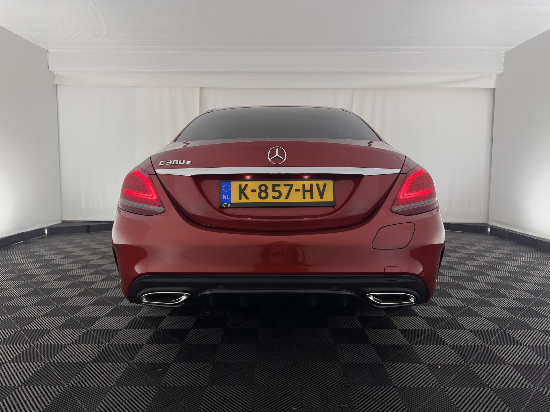 Mercedes-Benz C-klasse 300 e Business Solution AMG Limited ( Plug-In ) (INCL-BTW) *FULL-LEATHER | FULL-LED | BURMESTER | AMBIENT-LIGHT | BLIND-SPOT | HEATED-SPORTSEATS | DIGI-COCKPIT | NAVI-FULLMAP | CAMERA | DAB+ | PRIVACY-GLASS | 18''ALU*