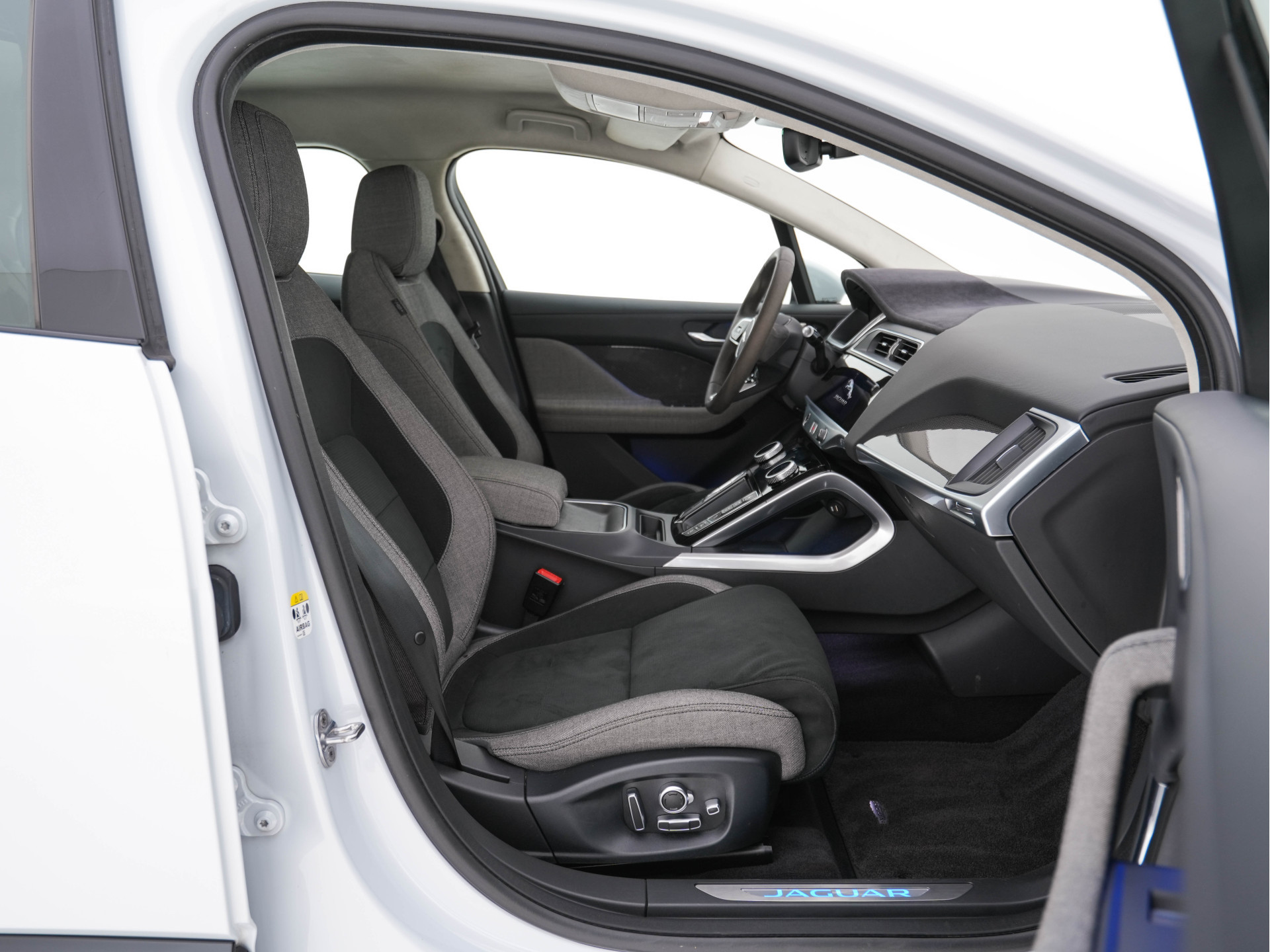 Jaguar I-PACE EV400 HSE First Edition AWD {SOH-91%} (INCL-BTW) Aut. *DIGI-COCKPIT | MATRIX-LED | MICROFIBRE | MERIDIAN-AUDIO | SURROUND-VIEW | KEYLESS | LANE-ASSIST | BLIND-SPOT | CRUISE | DAB | MEMORY-PACK | CCS-FASTLOADER | SPORT-SEATS | 22"