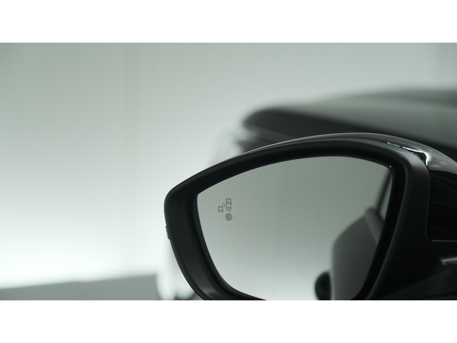 Peugeot 2008 PureTech 130 EAT8 GT | 360 Camera | Adaptieve Cruise Control | Dodehoekdetectie | Apple Carplay