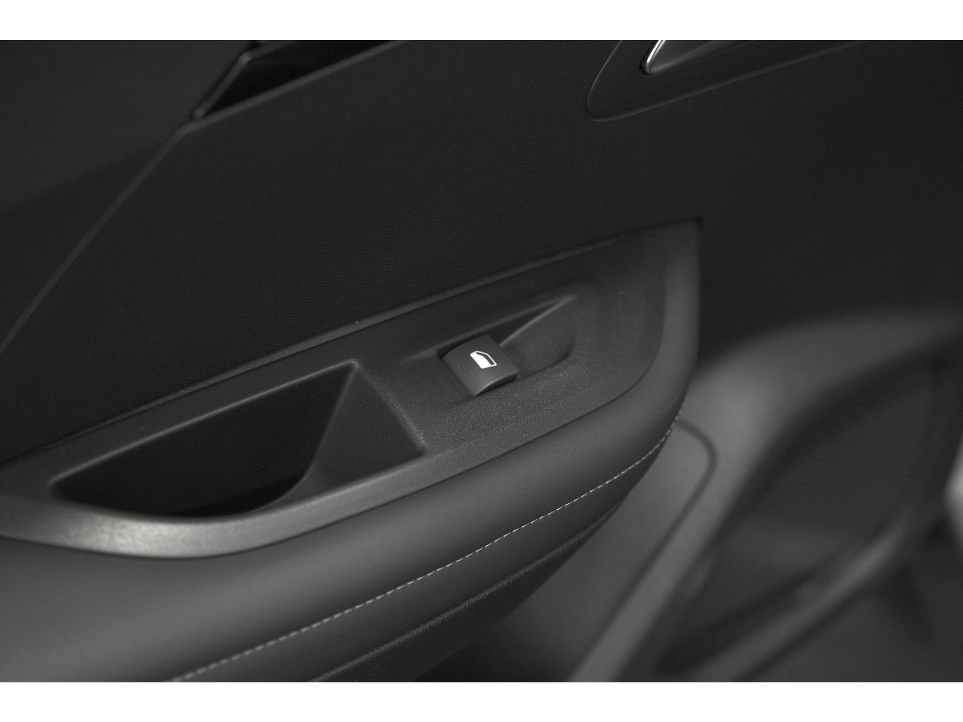 Peugeot 2008 PureTech 130 Allure | Camera | Stoelverwarming | Apple Carplay | Parkeersensoren voor + Achter