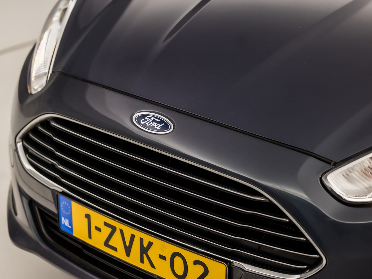 Ford Fiesta 1.0 EcoBoost Titanium Sport 101Pk (NAVIGATIE, 1e EIGENAAR, CLIMATE, STOELVERWARMING, SPORTSTOELEN, GETINT GLAS, CRUISE, PARKEERSENSOREN, TREKHAAK, LM VELGEN, NIEUWSTAAT)