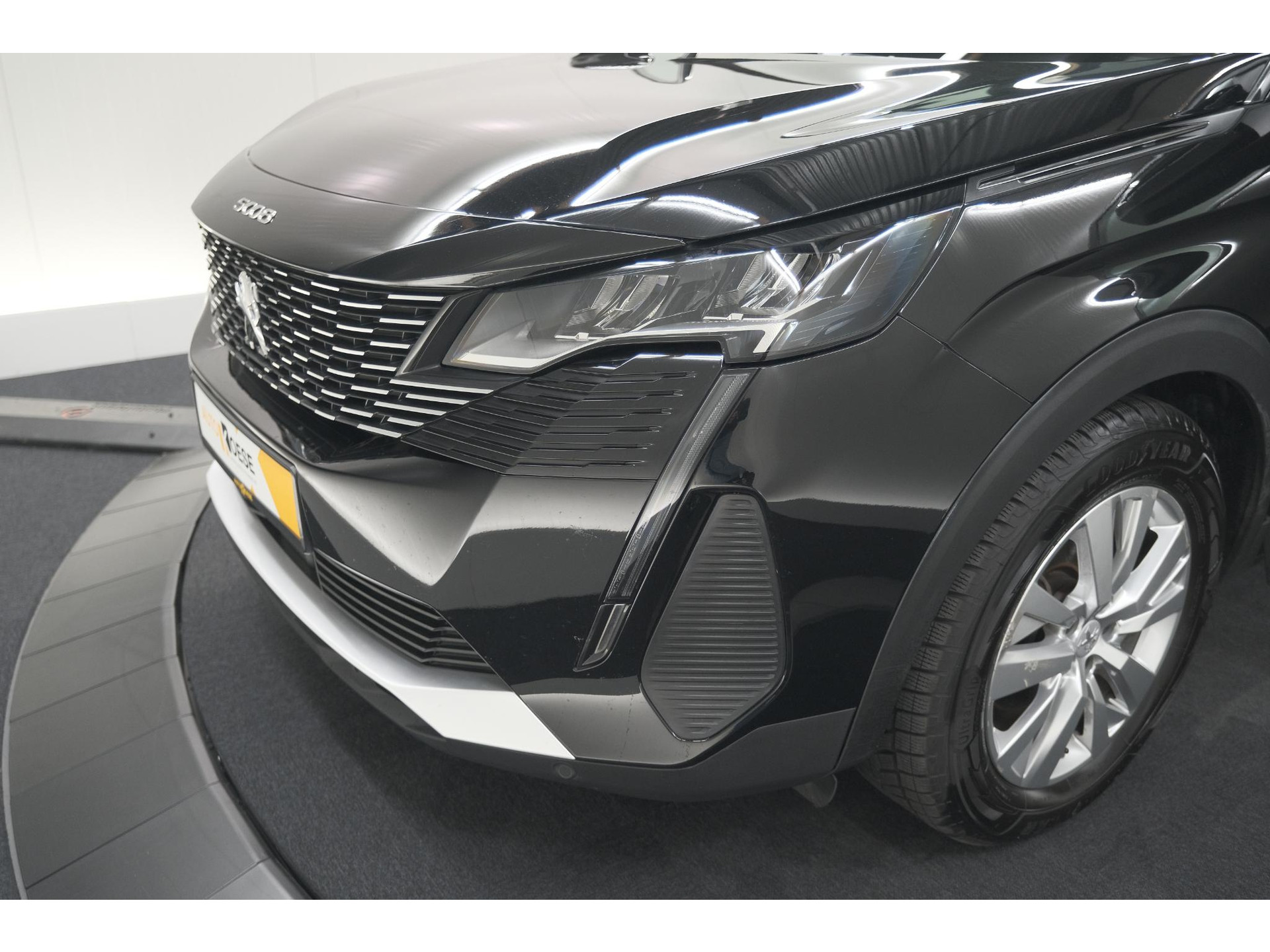 Peugeot 5008 PureTech 130 EAT8 Active Pack Business | 7 Zitplaatsen | Camera | Navigatie | Apple Carplay | Parkeersensoren