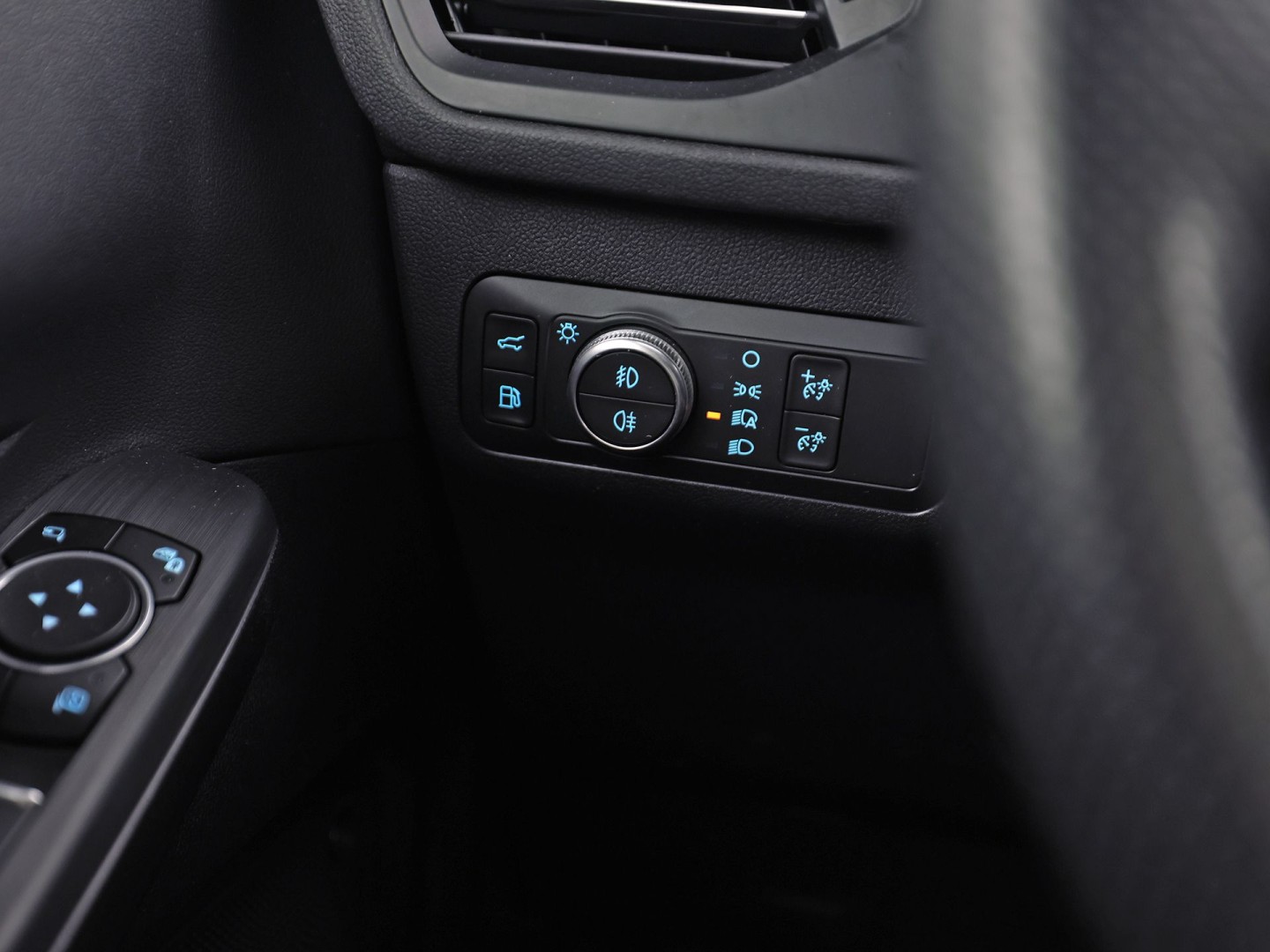 Ford Kuga 2.5 PHEV ST Line 225Pk Automaat (PANORAMADAK, SOH 87,7%, APPLE CARPLAY, LEDER/ALCANTARA, STUUR/STOELVERWARMING, CAMERA, SPORTSTOELEN, HEAD-UP DISPLAY, ADAPTIVE CRUISE, GETINT GLAS, NIEUWE APK, NIEUWSTAAT)