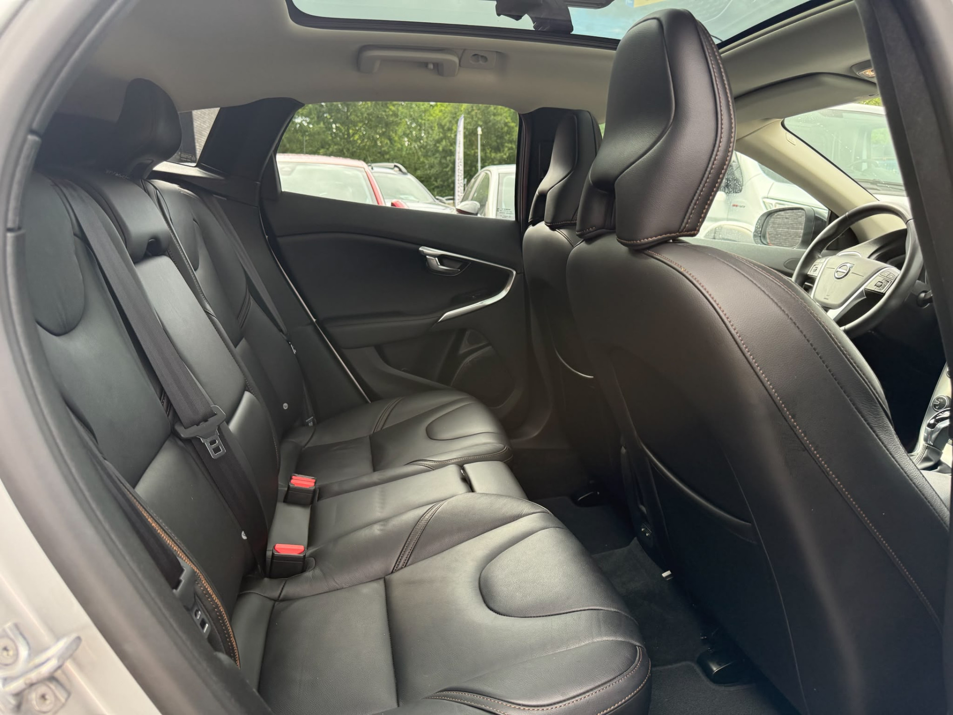 Volvo V40 Cross Country 1.5 T3 Summum | 2E EIGENAAR | 3/6 of 12 MND GARANTIE | PANO DAK | CAMERA | NAVI | MEMORY |
