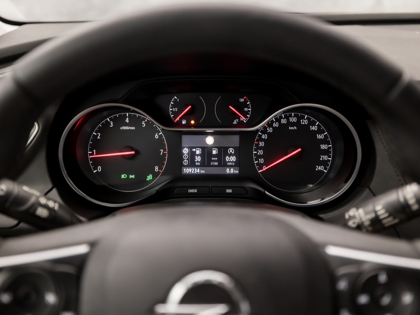 Opel Grandland X 1.2 Innovation Turbo Sport (APPLE CARPLAY, GROOT NAVI, CLIMATE, LEDER, CAMERA, SPORTSTOELEN, GETINT GLAS, CRUISE, NIEUWSTAAT)