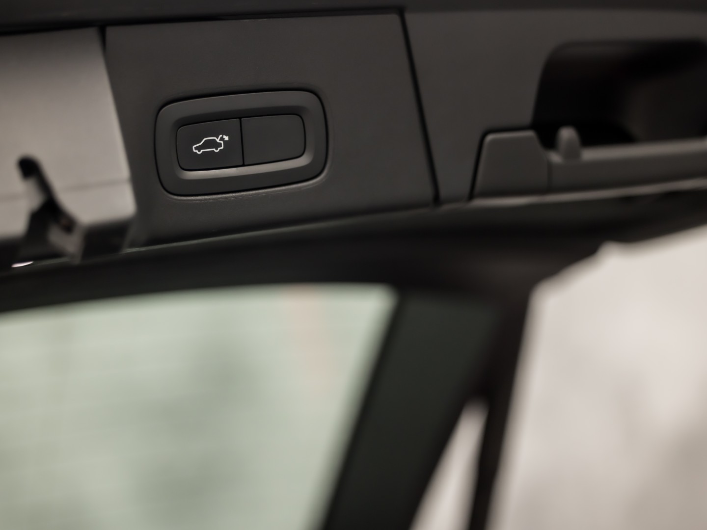 Volvo V90 2.0 T4 Momentum Sport 190Pk Automaat (APPLE CARPLAY, GROOT NAVI, LEDER, GETINT GLAS, STOELVERWARMING ACHTER, MEMORY SEATS, ELEK ACHTERKLEP, NIEUWE APK, NIEUWSTAAT)
