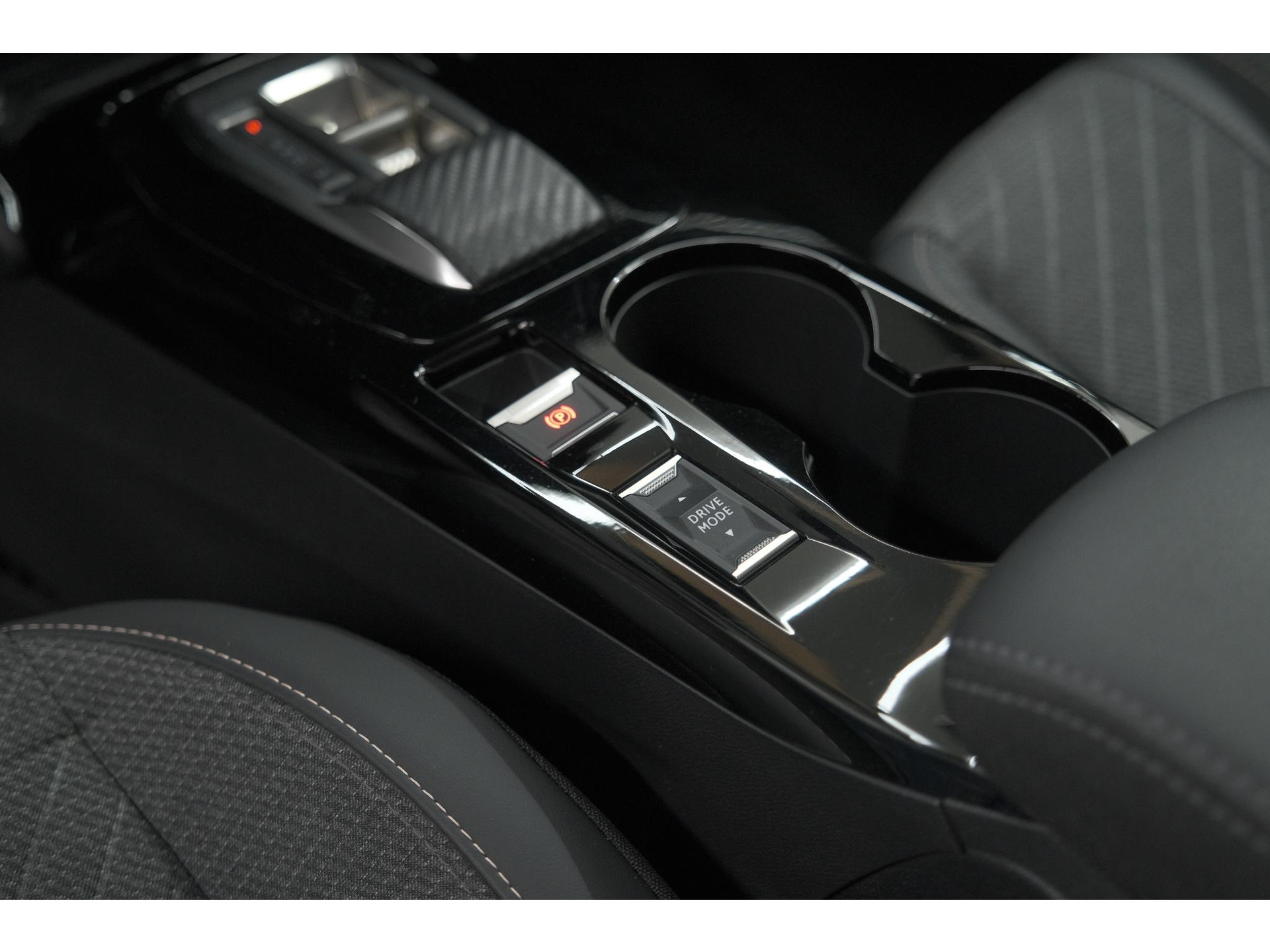 Peugeot 208 1.2 Hybrid 110 e-DCS6 Allure | Apple Carplay | Parkeersensoren Voor + Achter | Climate Control