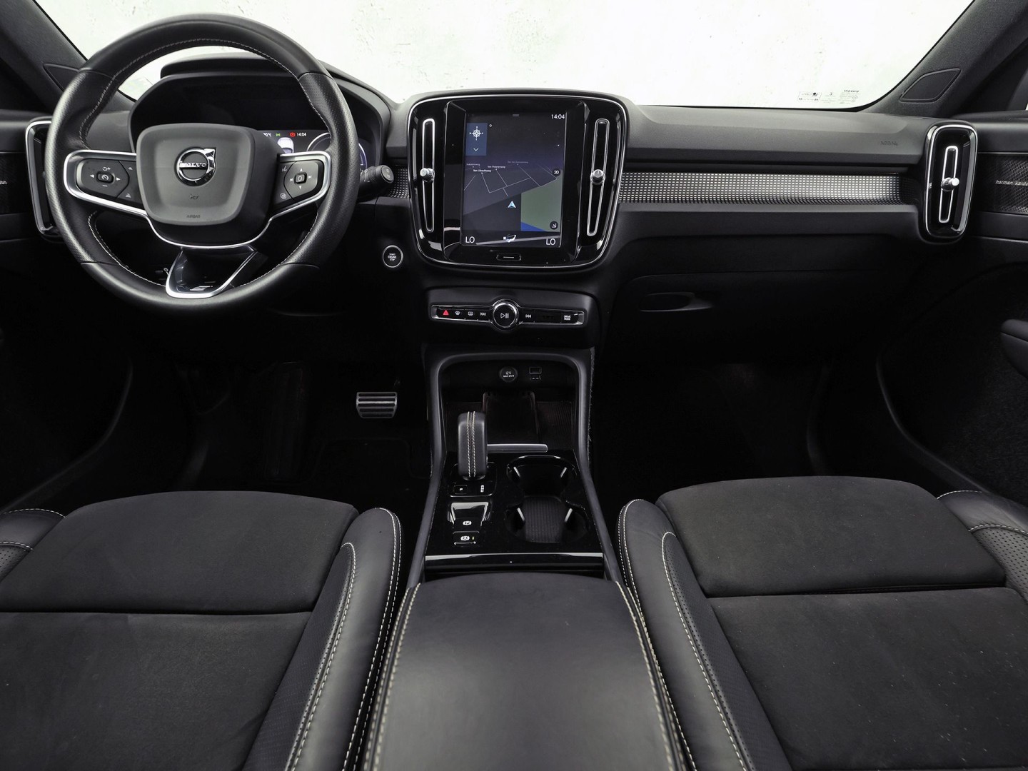 Volvo XC40 1.5 T5 Twin Engine R-Design 252Pk Automaat (PANORAMADAK, GROOT NAVI, CAMERA, HARMAN/KARDON, SPORTSTOELEN, LEDER/ALCANTARA, ELEK ACHTERKLEP, NIEUWE APK,  NIEUWSTAAT)