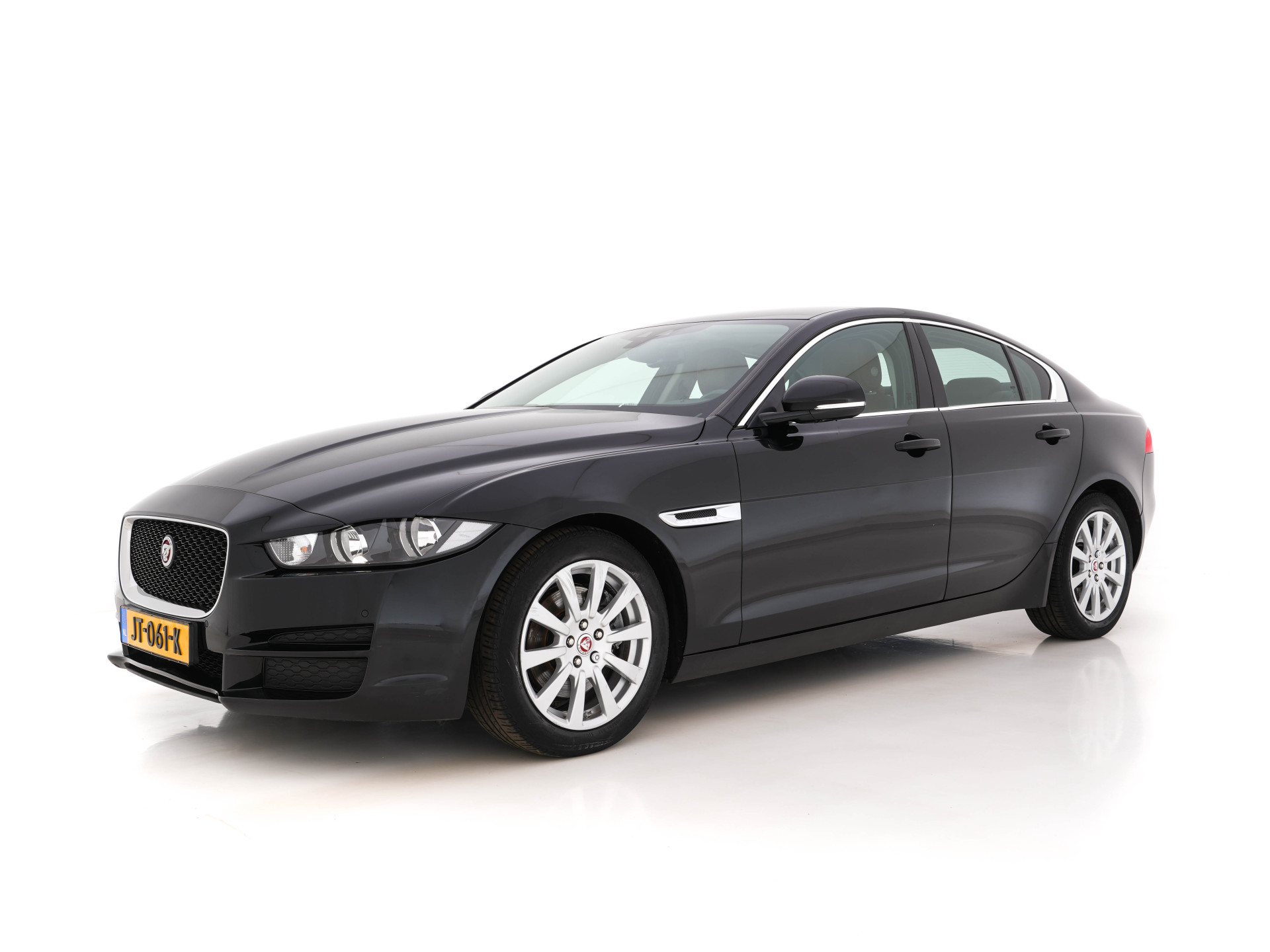 Jaguar XE 2.0 D Pure ( ⚠️ ) Aut. *LEATHER | NAVI-FULLMAP | HEATED-COMFORTSEATS | CAMERA | ECC | SHIFT-PADDLES | LANE-ASSIST | PDC | SHIFT-PADDLES | LANE-ASSIST | JAGUAR-AUDIO | CRUISE | 17''ALU*