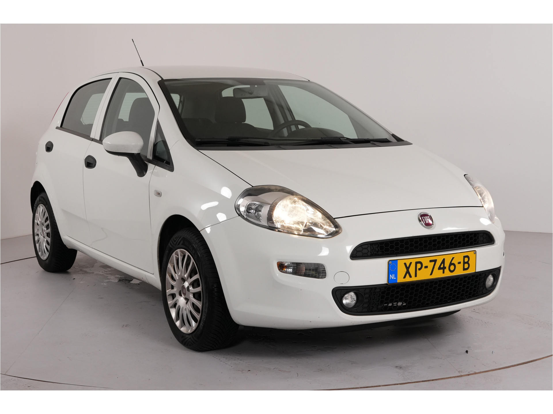 Fiat Punto Evo 1.2 Lounge | Trekhaak | Airco | LMV |