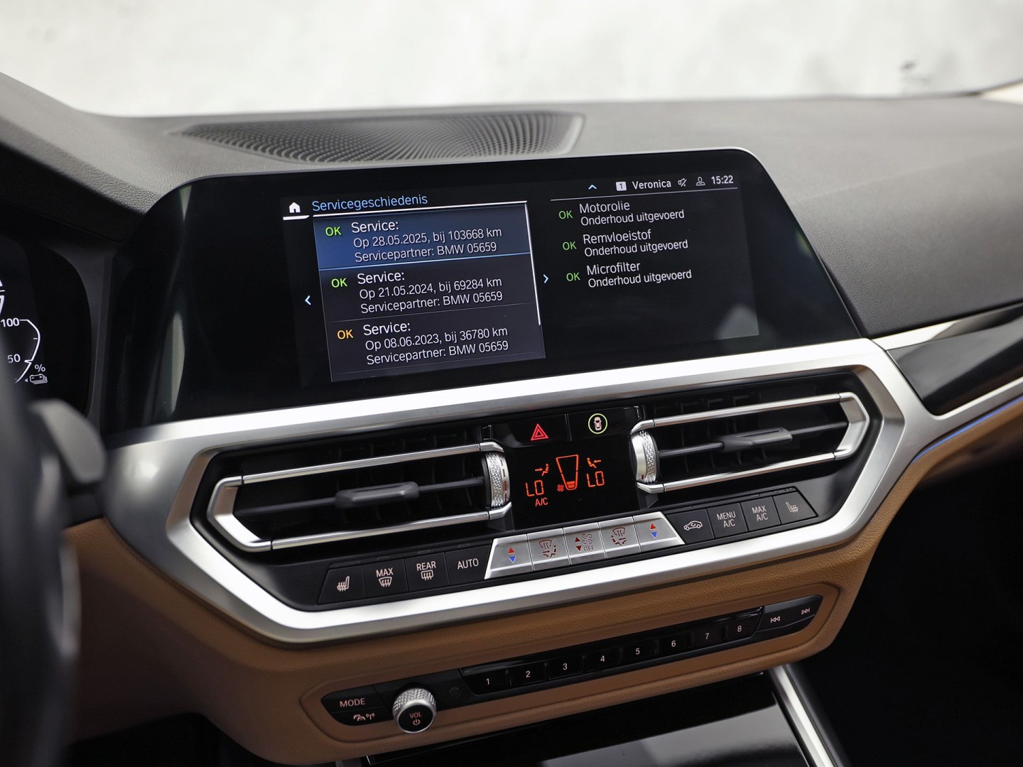 BMW 3-serie Touring 330e Sport 292Pk Automaat (APPLE CARPLAY, SOH 90,2%, GROOT NAVI, COGNAC LEDER, CAMERA, STOELVERWARMING, SFEERVERLICHTING, ELEK ACHTERKLEP, GETINT GLAS, NIEUWSTAAT)