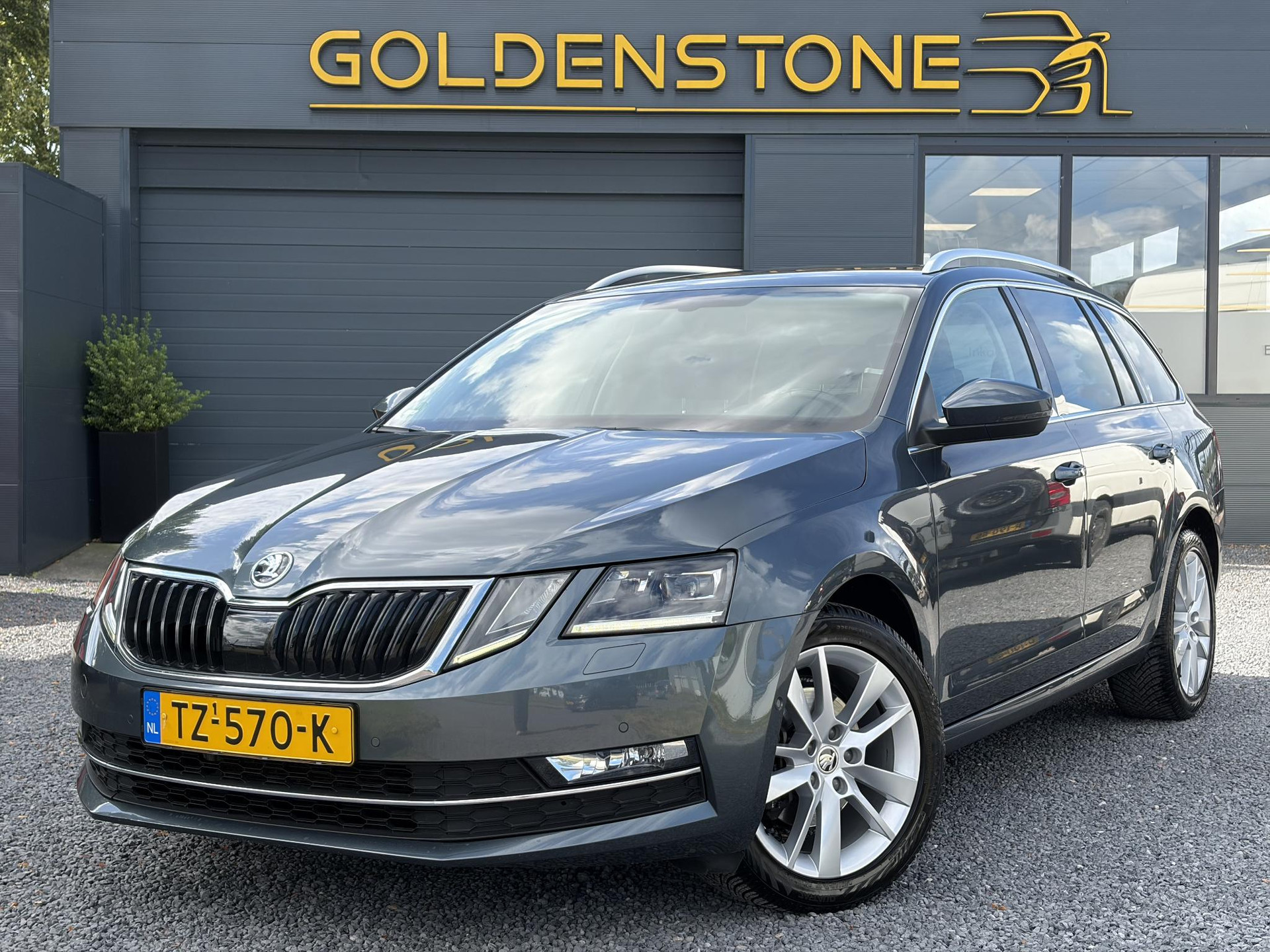 Skoda Octavia Combi 1.5 TSI Greentech Style Business 2e Eigenaar,Draadloze telefoonlader,Carplay,Camera,Navi,Trekhaak,150pk,Pdc V+A,Keyless,Clima,Cruise,Elekt.Stoel,Recent beurt gehad,N.A.P,Apk tot 07-2027