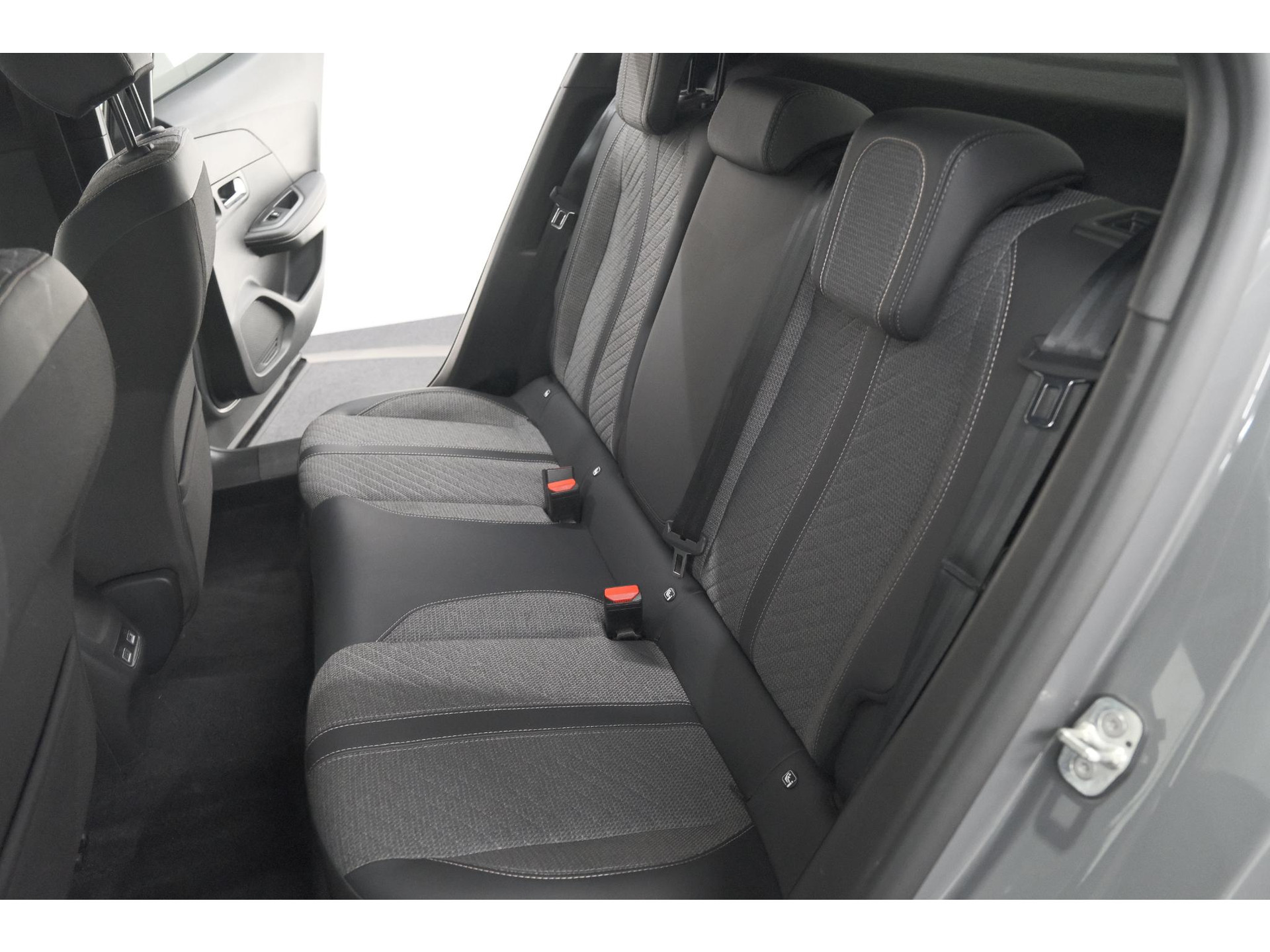 Peugeot 2008 PureTech 100 Allure | Allseason Banden | 360 Camera | Adaptieve Cruise Control | Dodehoekdetetie | Navigatie