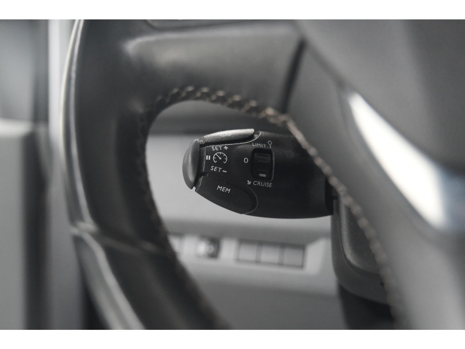 Peugeot Expert 2.0 BlueHDI 180 Automaat Standard Premium | Standkachel | Trekhaak | Head-Up Display | Camera | Apple Carplay | Laadruimte Betimmering
