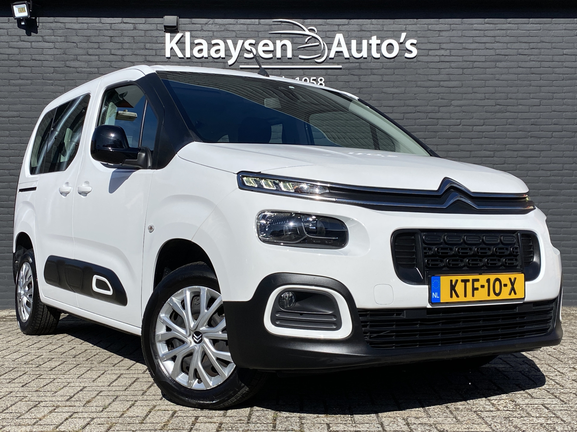 Citroën Berlingo 1.2 PureTech Feel | dealer onderh. | navigatie | cruise control | airco | parkeersensoren | all season banden