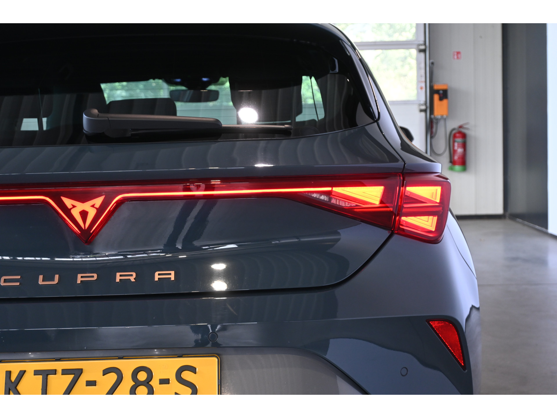 CUPRA Leon 1.5 TSI e-Hybrid Business PHEV EDGE Clima Adaptieve Cruise Matrix CarPlay Navigatie Lane Assist Stuurverwarming 100% Onderhouden! Inruil Mogelijk!