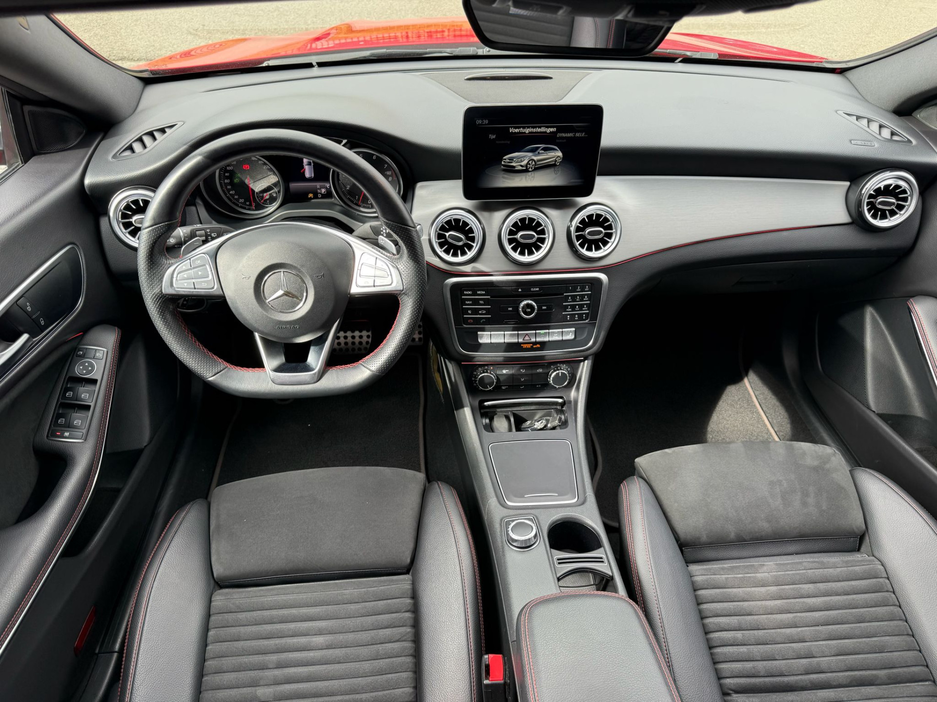 Mercedes-Benz CLA-klasse Shooting Brake 180 | 3/6/12MND GARANTIE| NAVI | PANO DAK | NAVI | CAMERA |